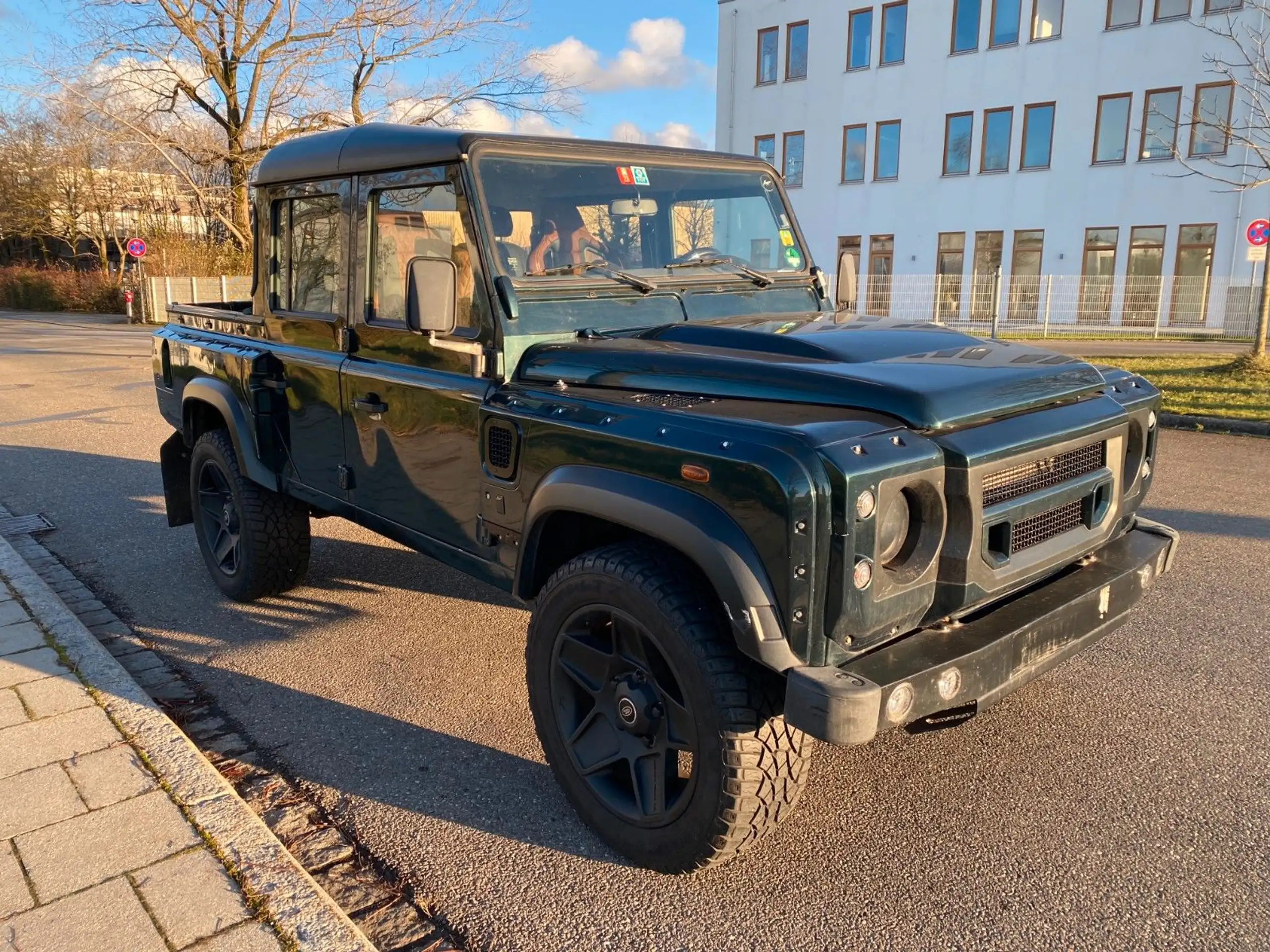 Land Rover - Defender