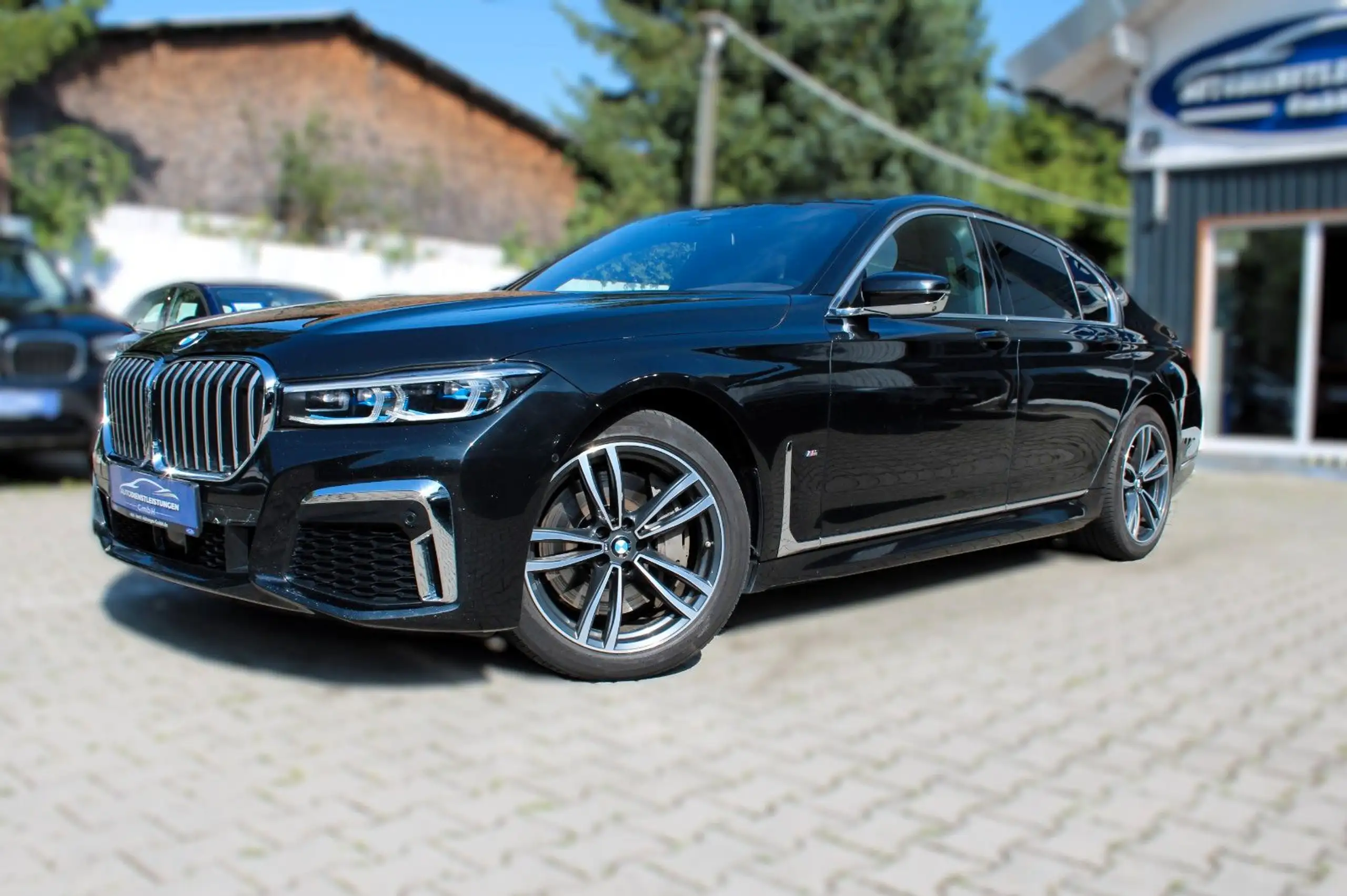 BMW - 740