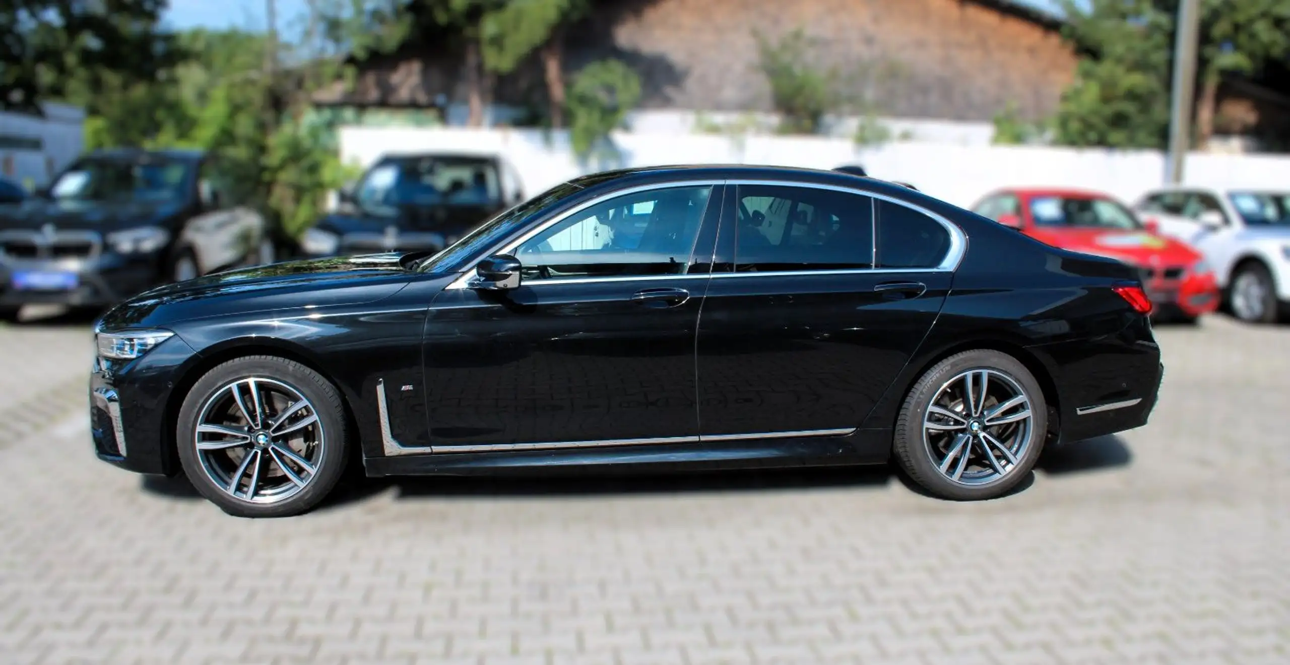 BMW - 740