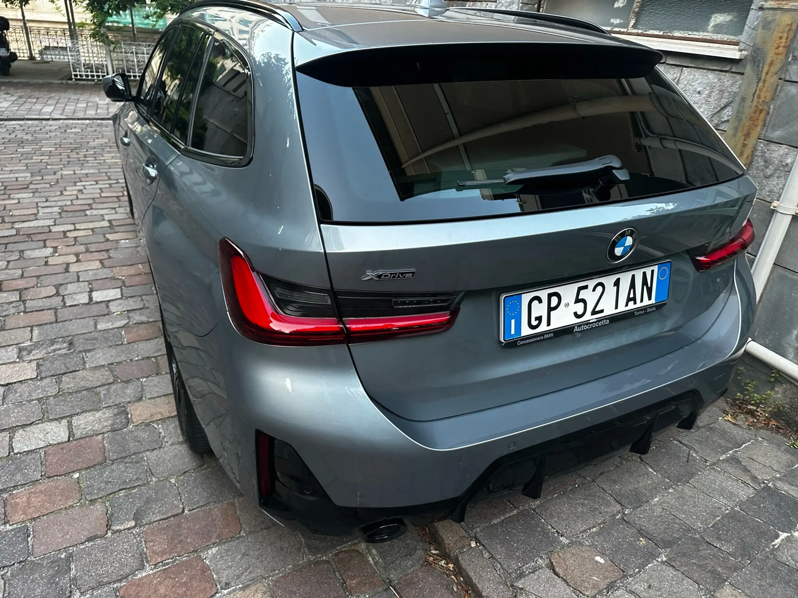 BMW - 320