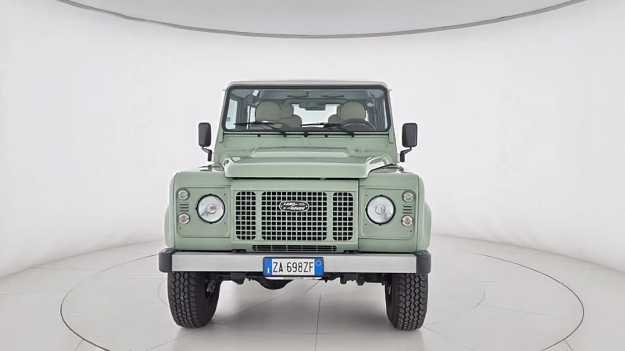 Land Rover - Defender