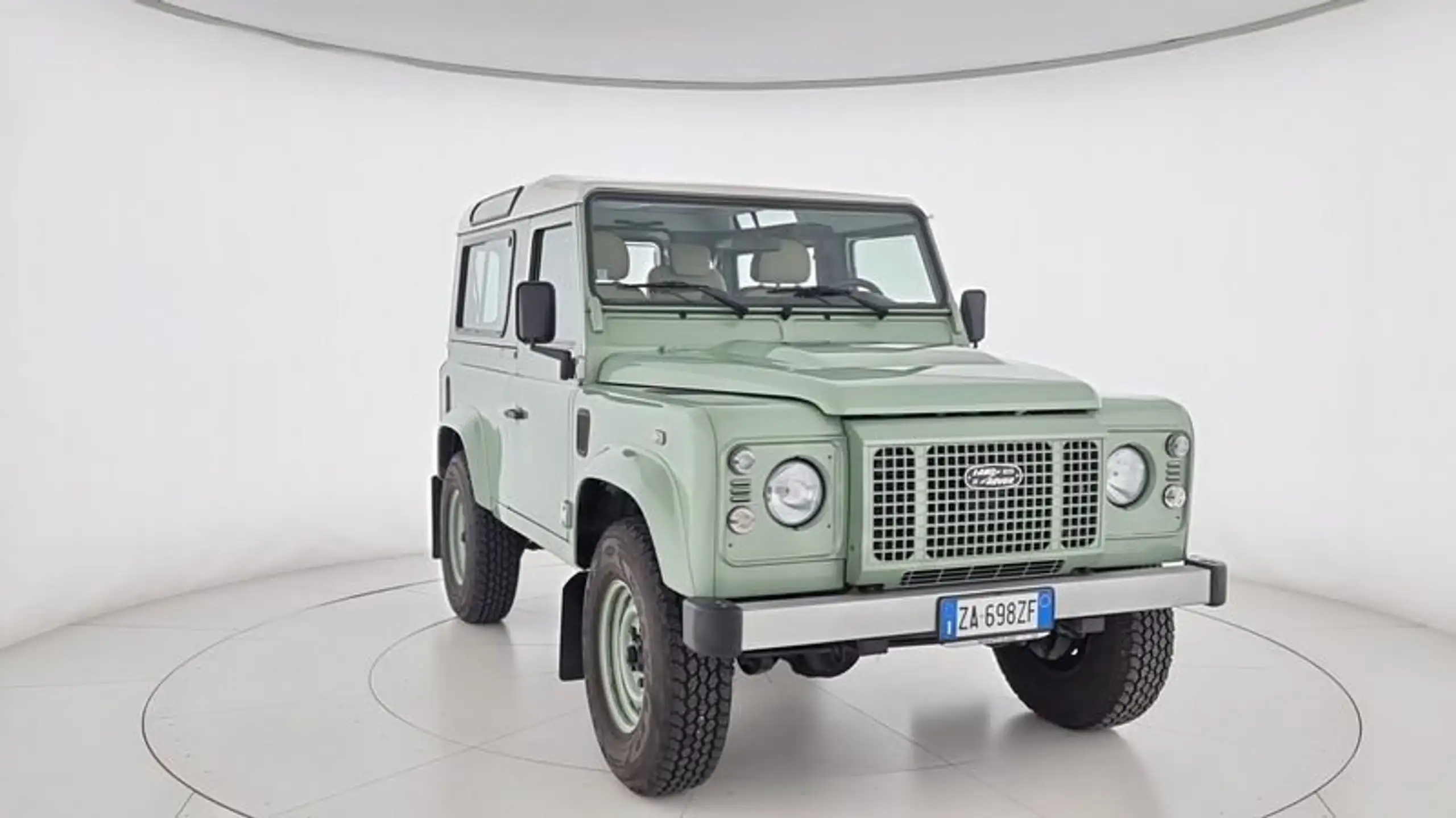 Land Rover - Defender