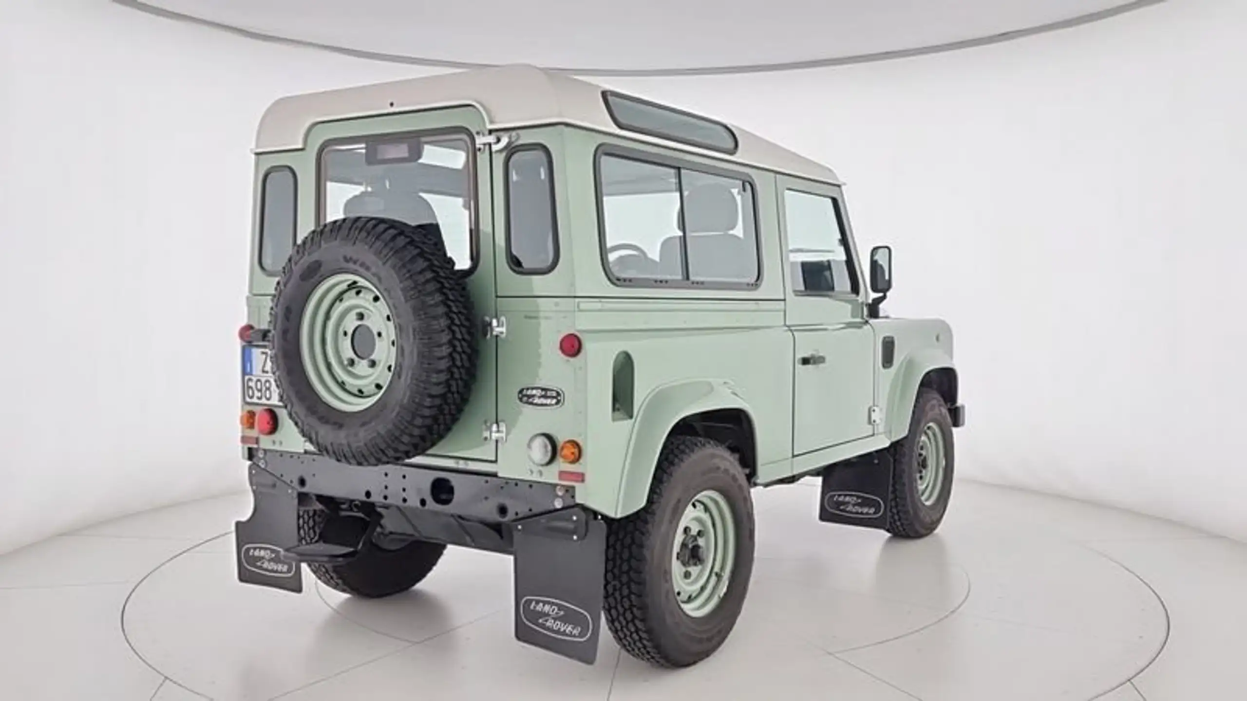 Land Rover - Defender