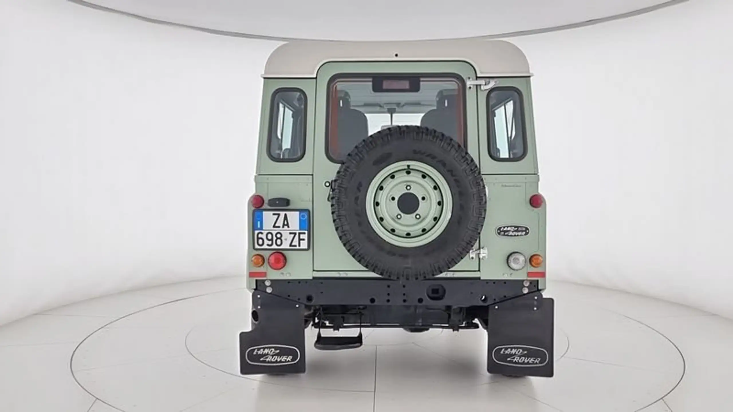 Land Rover - Defender