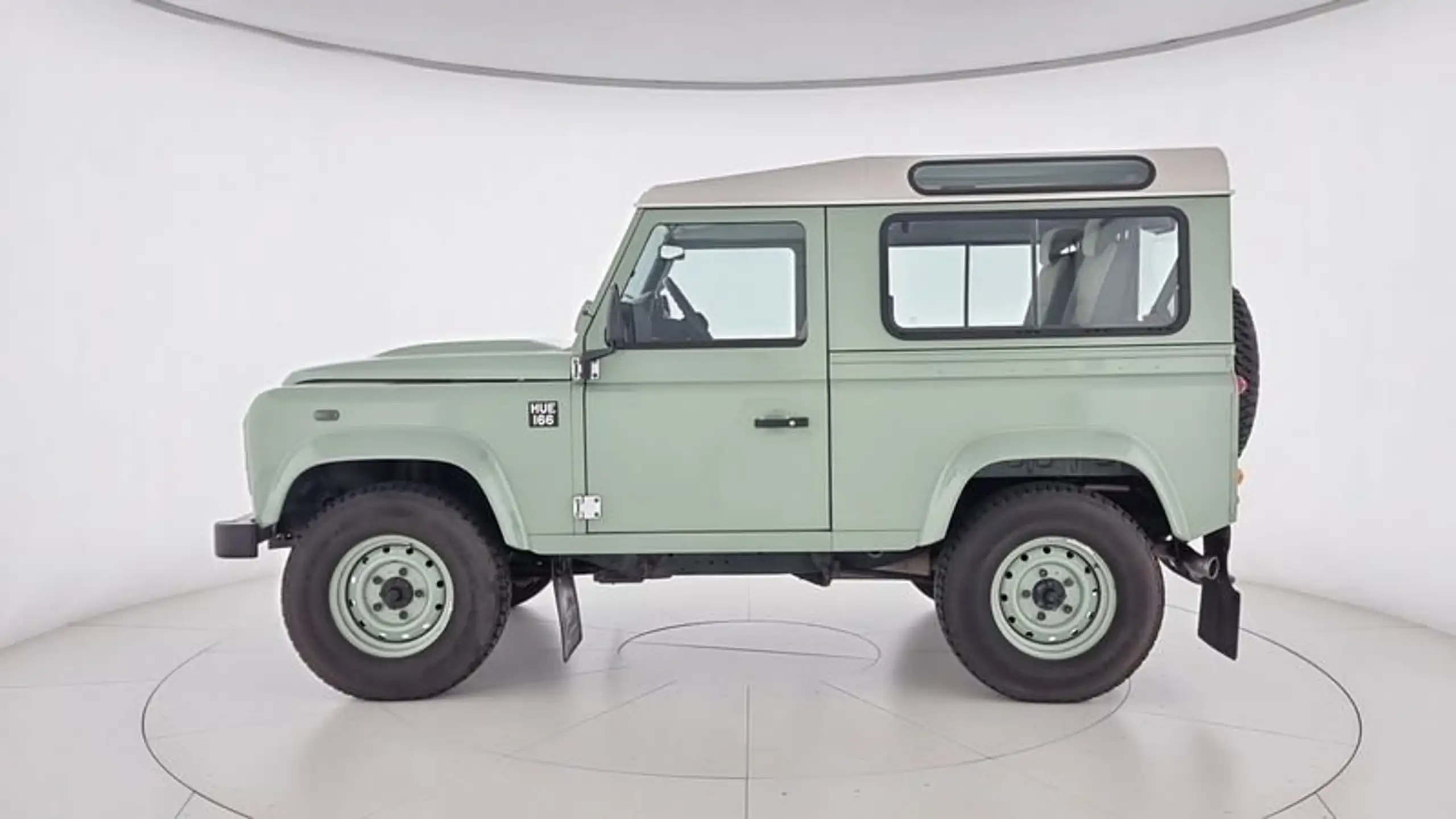 Land Rover - Defender