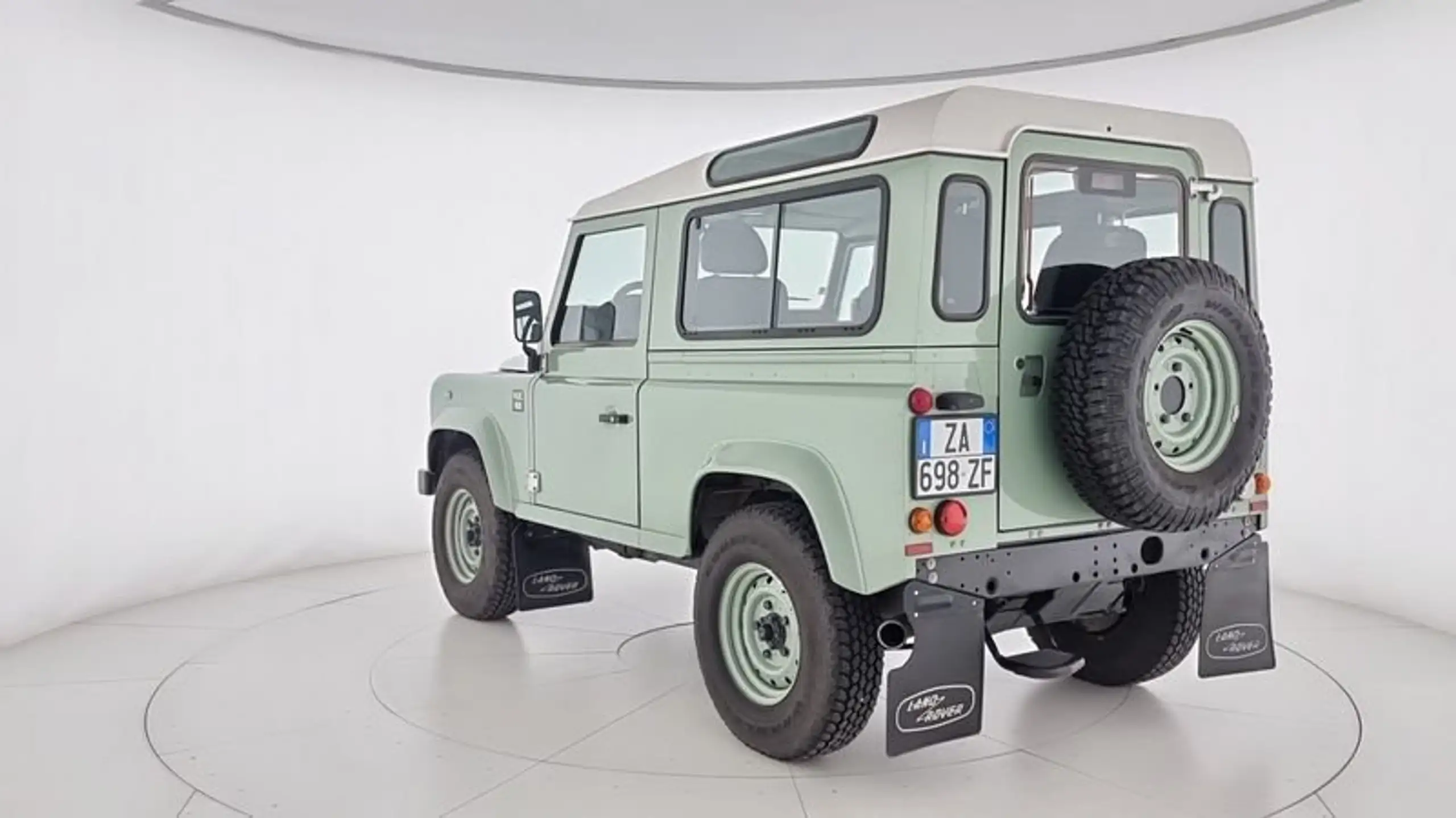 Land Rover - Defender