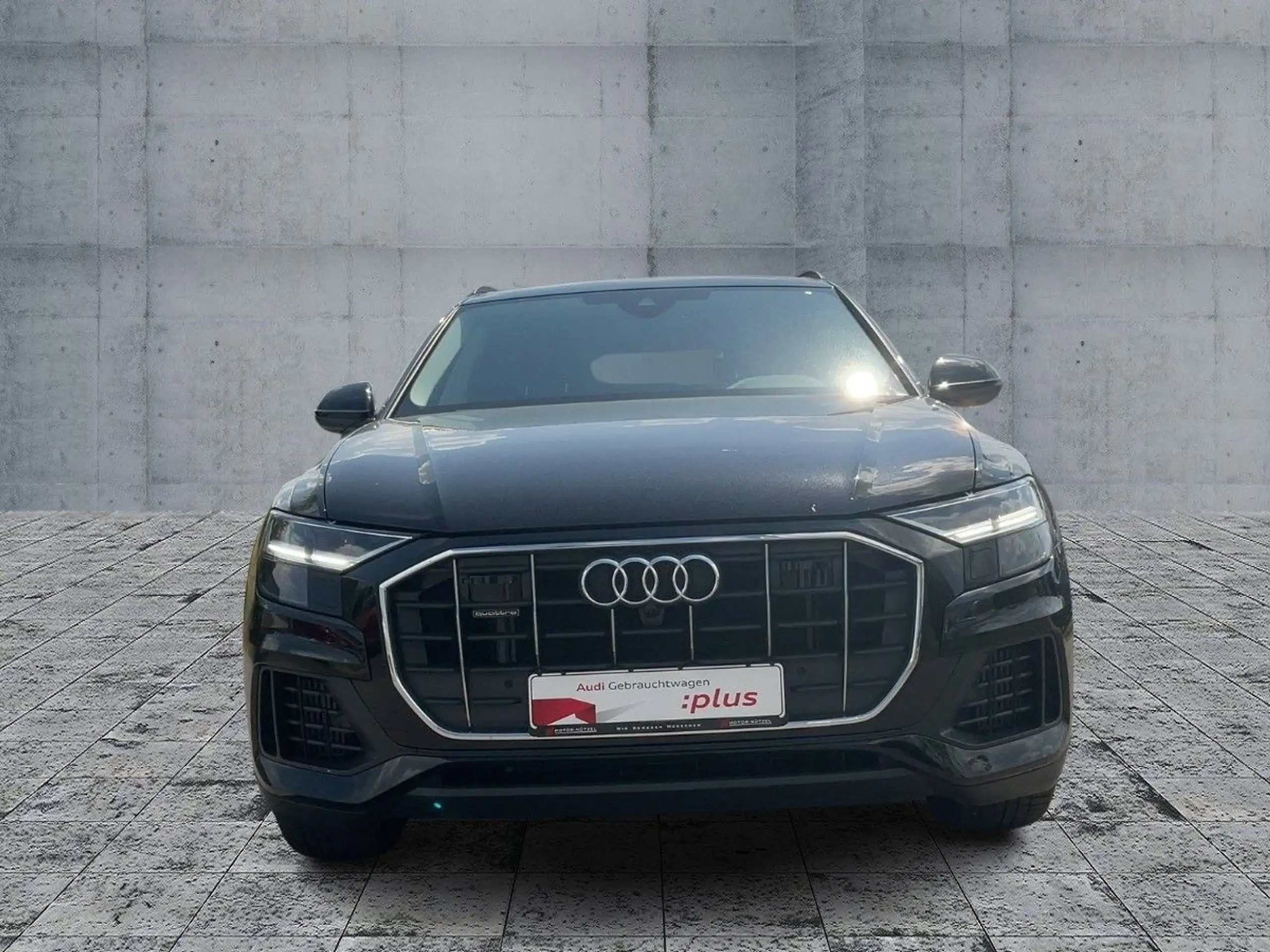 Audi - Q8