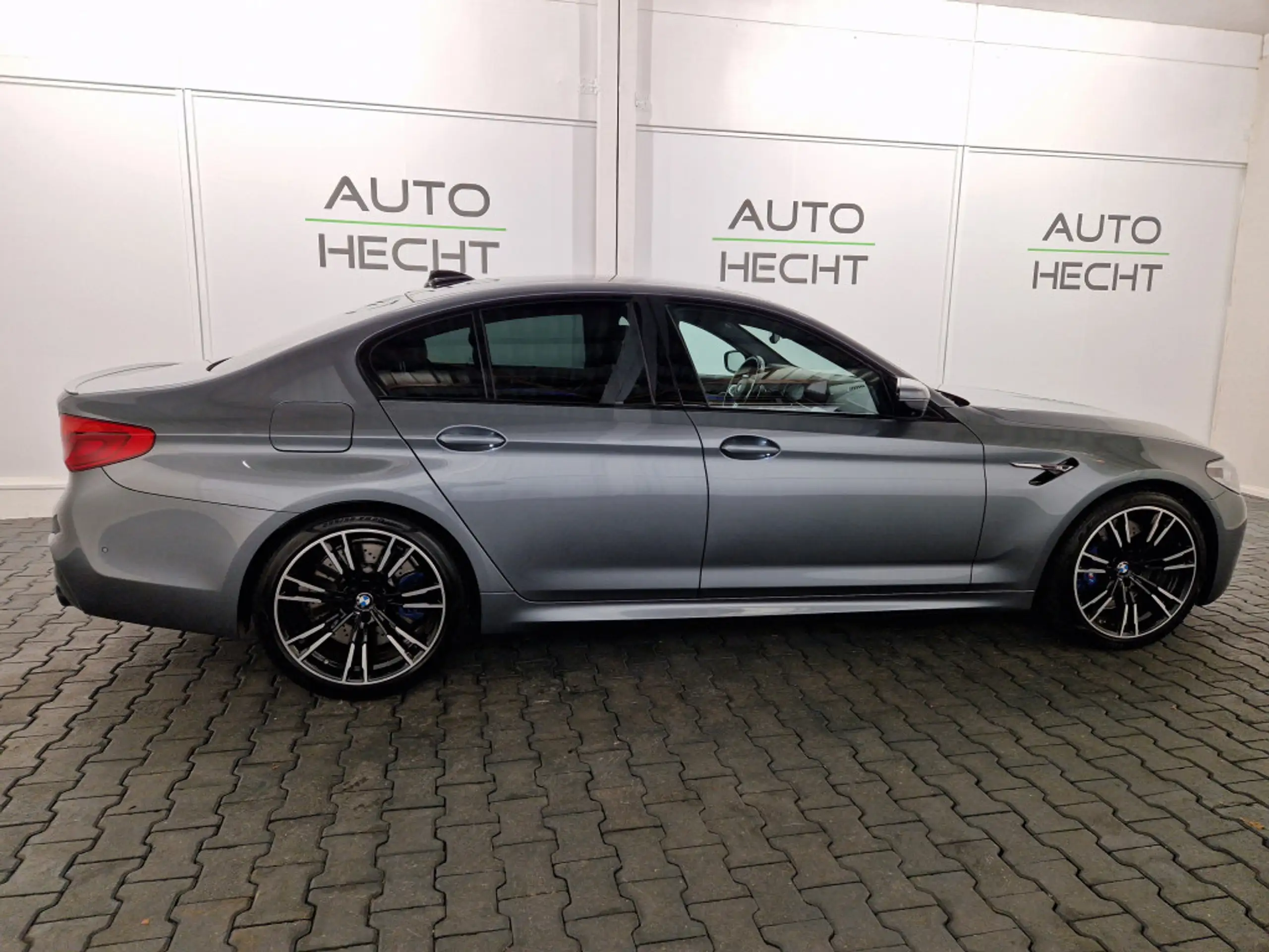 BMW - M5