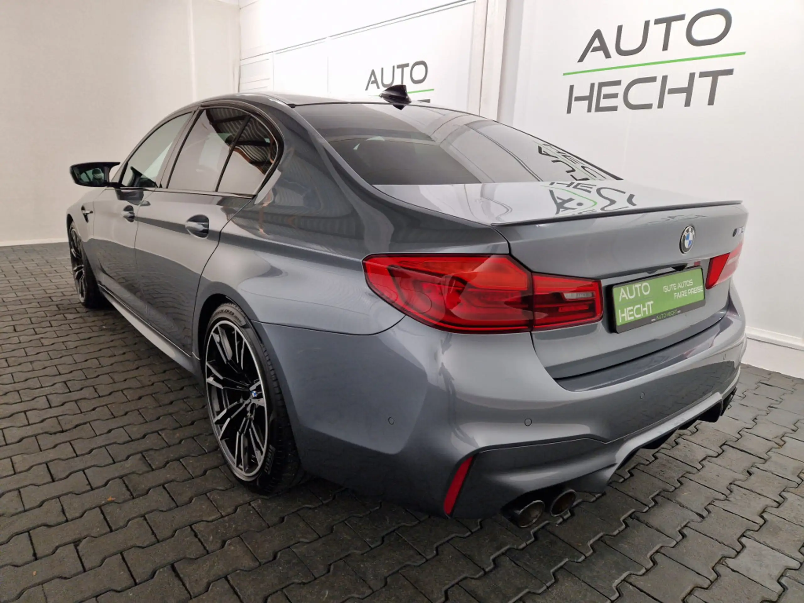 BMW - M5