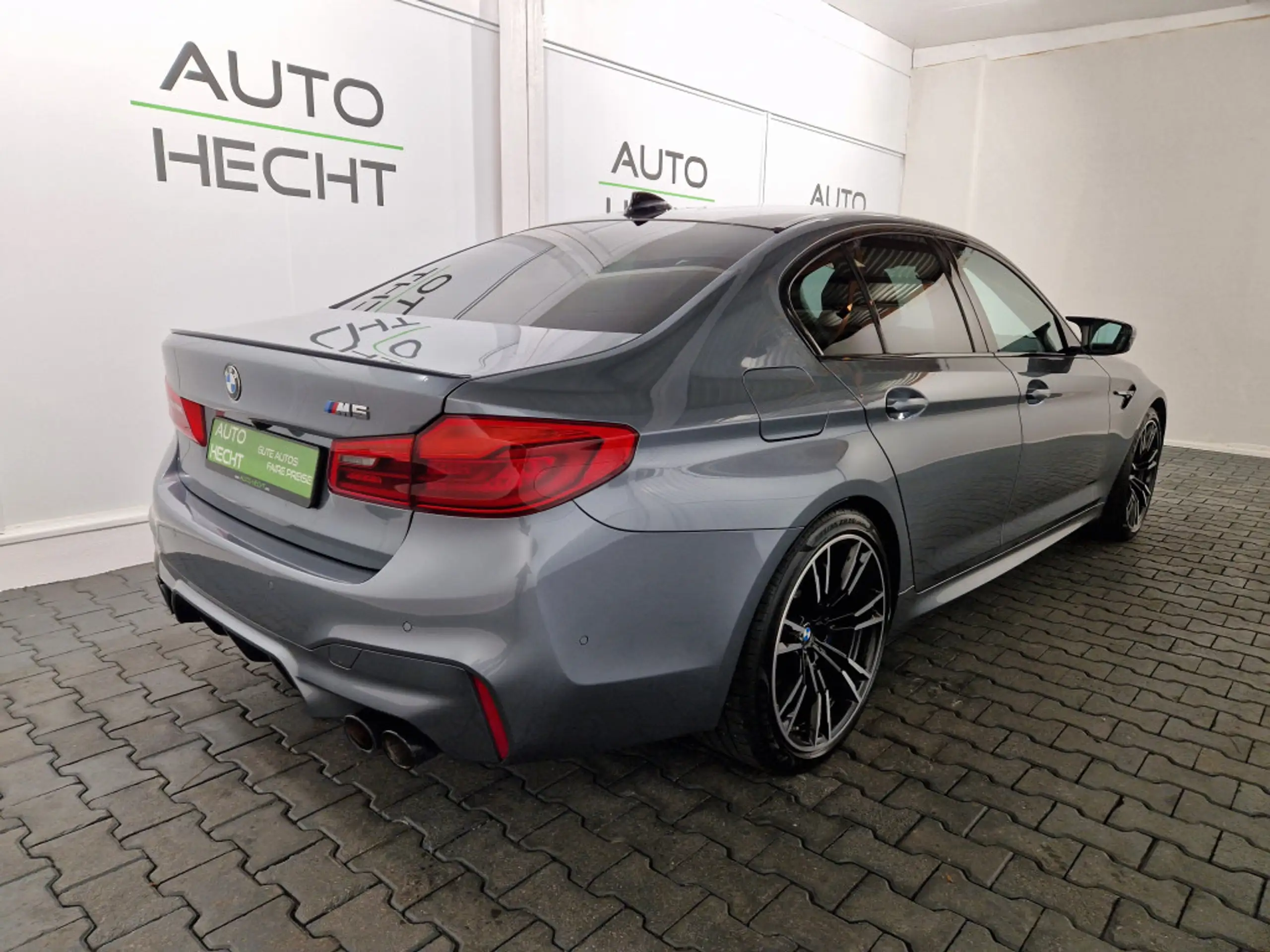 BMW - M5