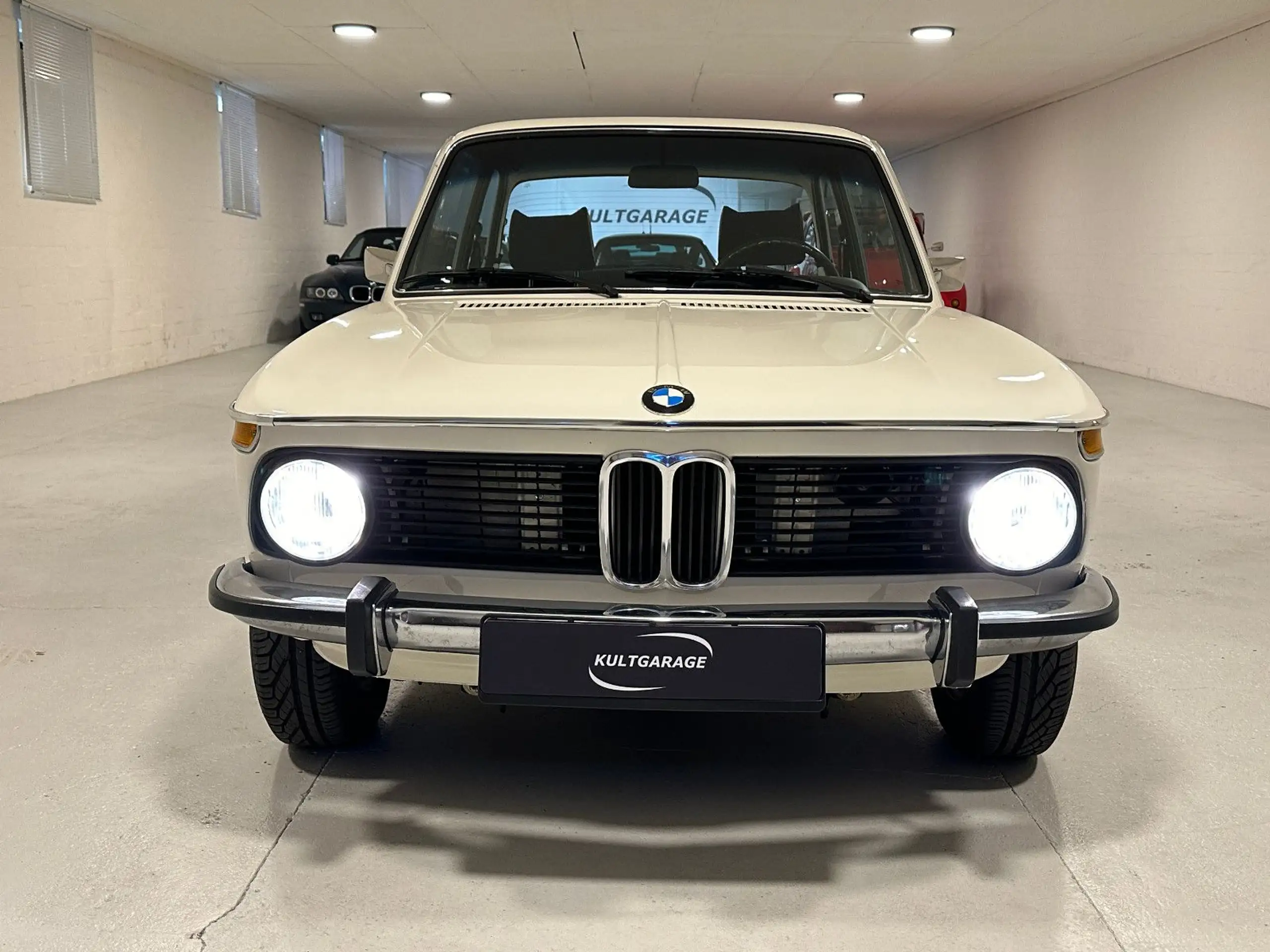 BMW - 2002