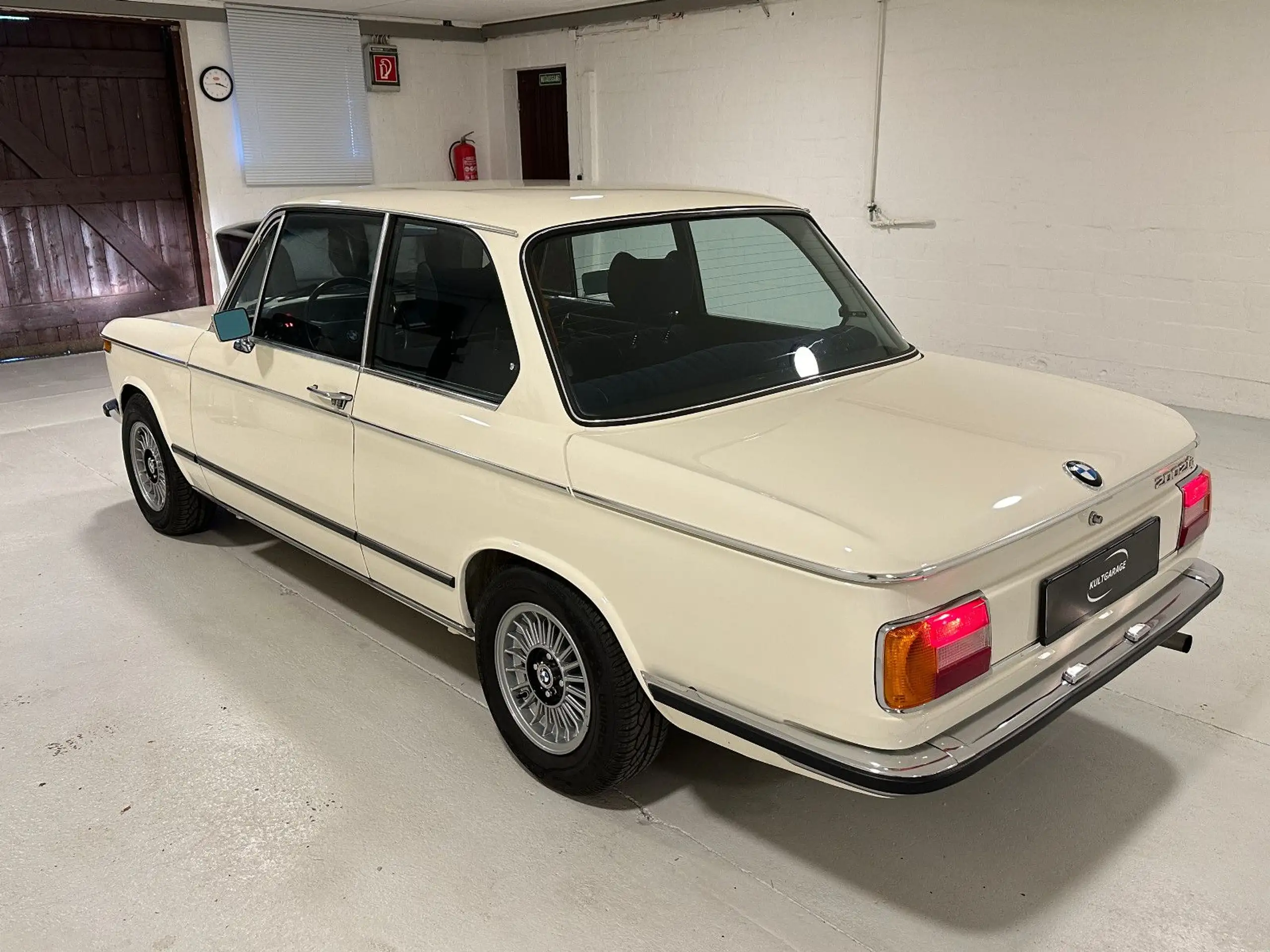 BMW - 2002