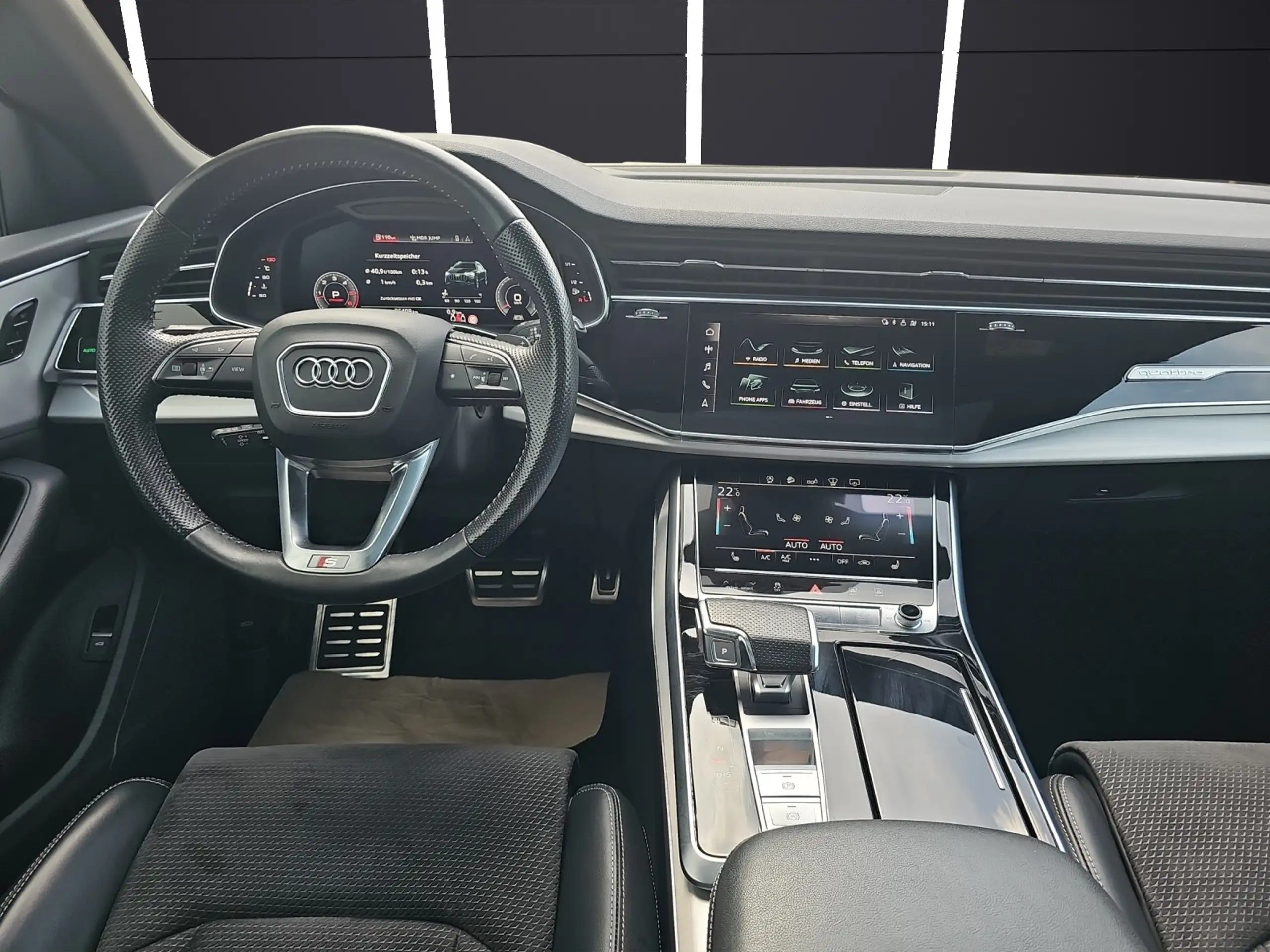 Audi - Q8