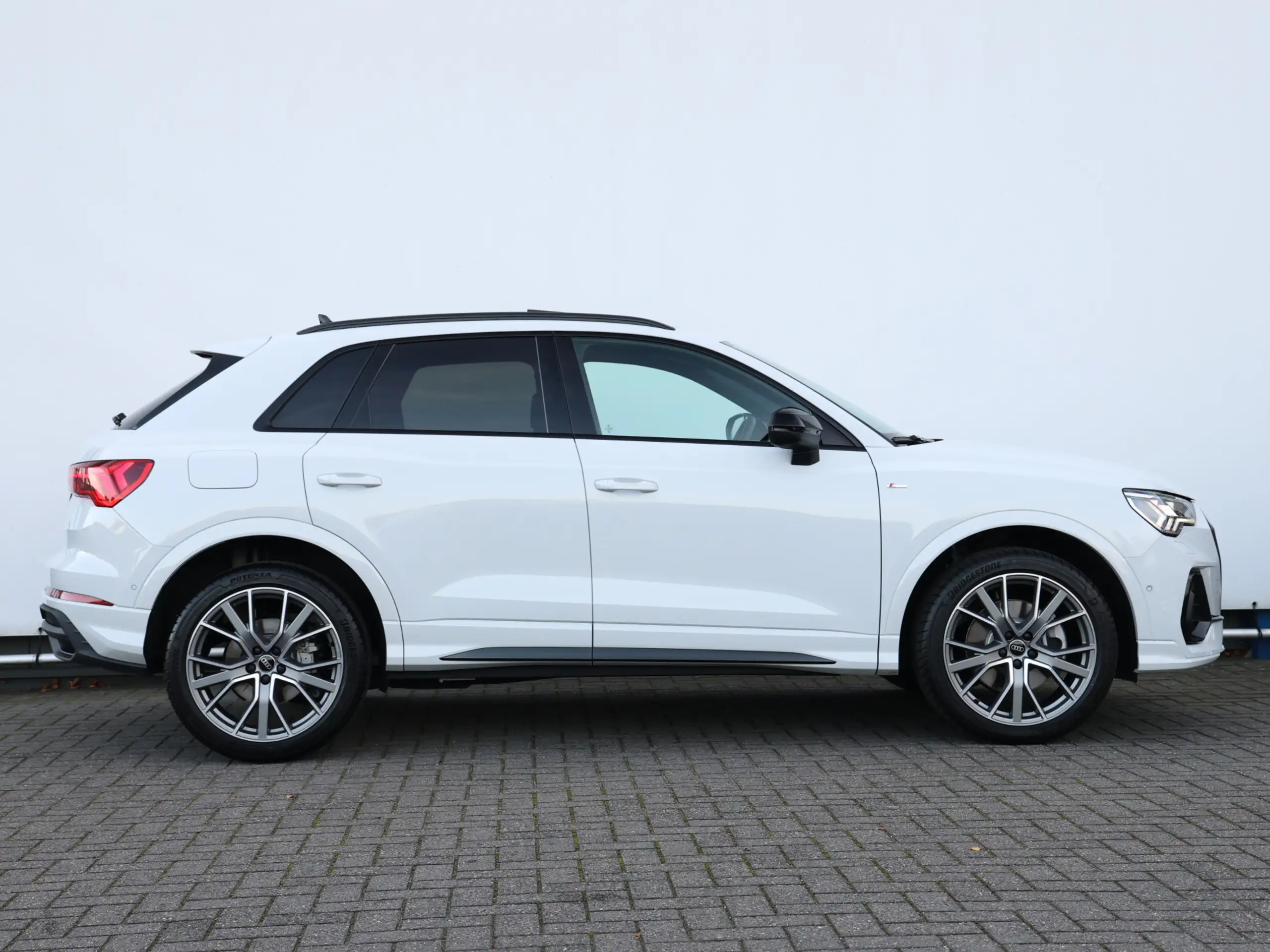 Audi - Q3