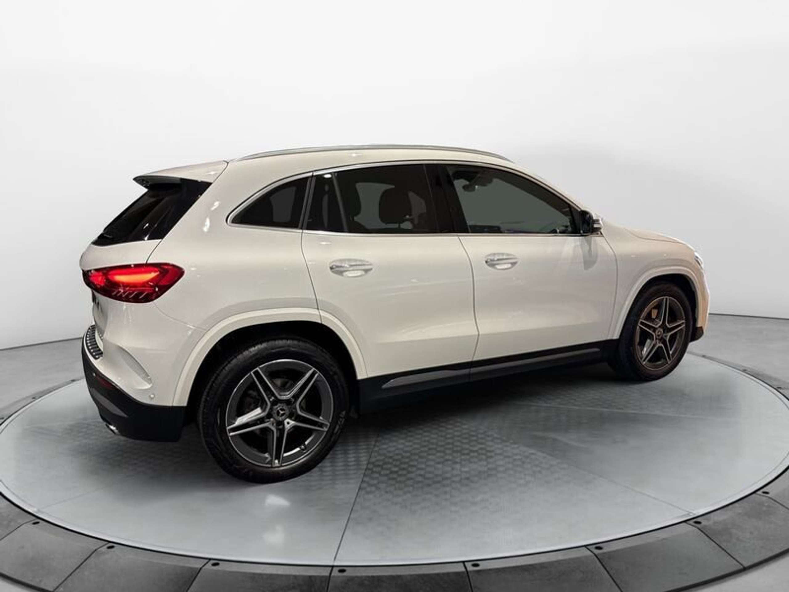 Mercedes-Benz - GLA 200