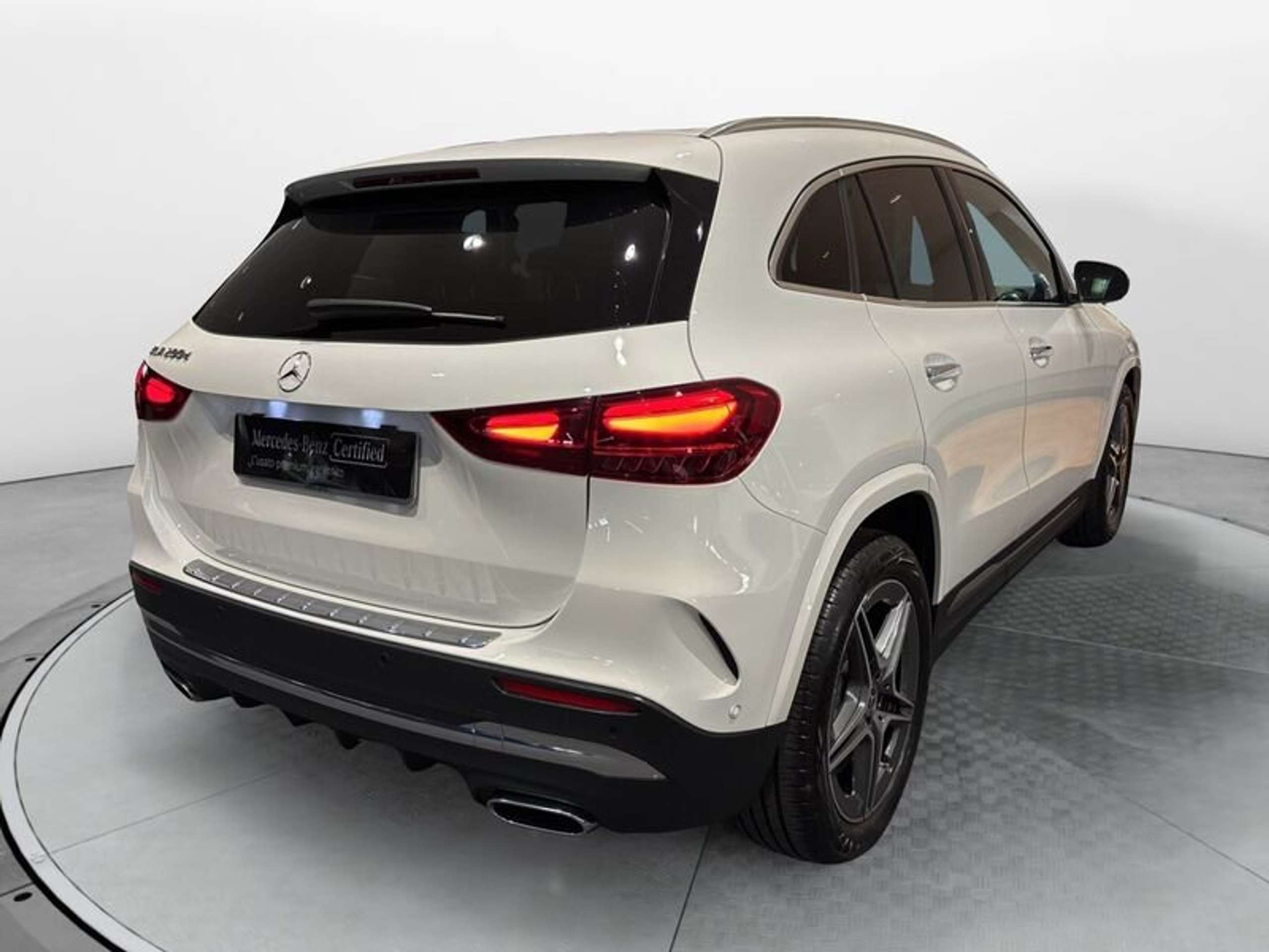 Mercedes-Benz - GLA 200