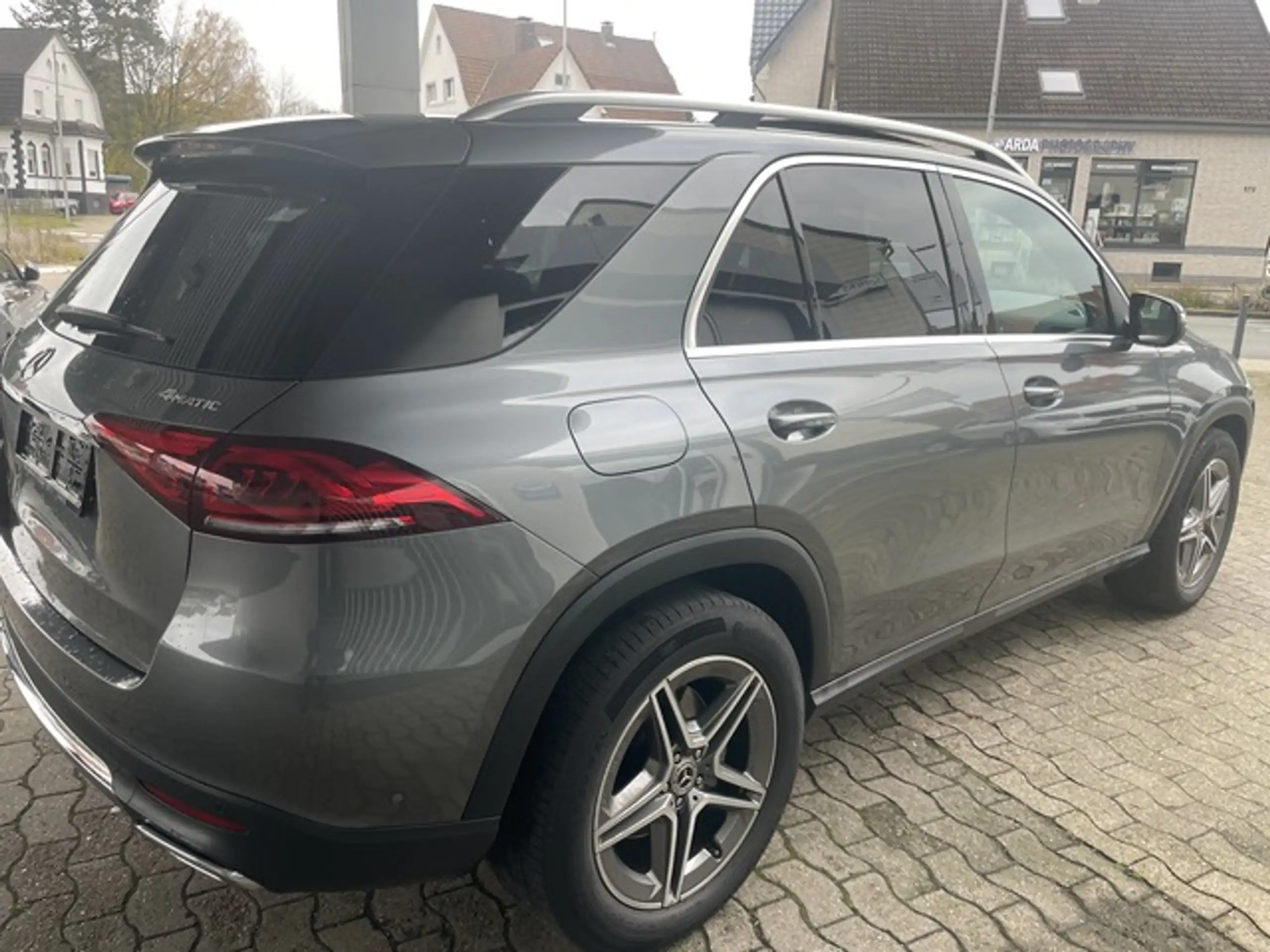 Mercedes-Benz - GLE 300