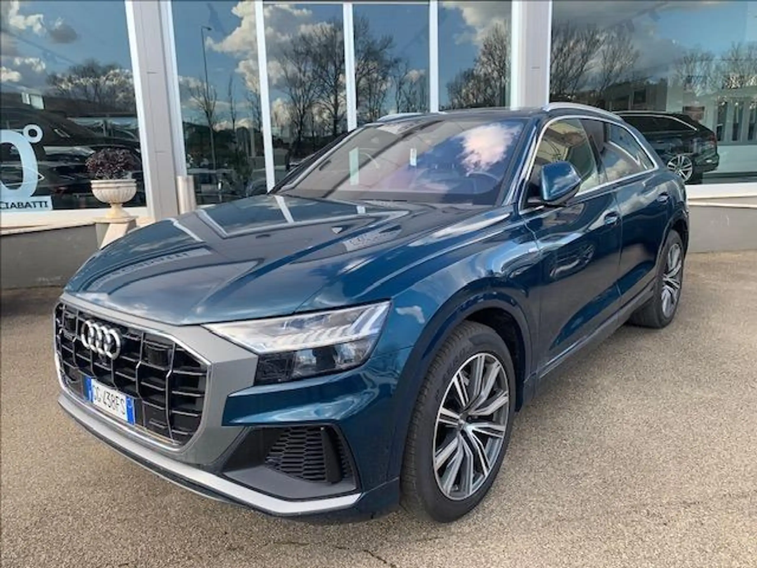 Audi - Q8