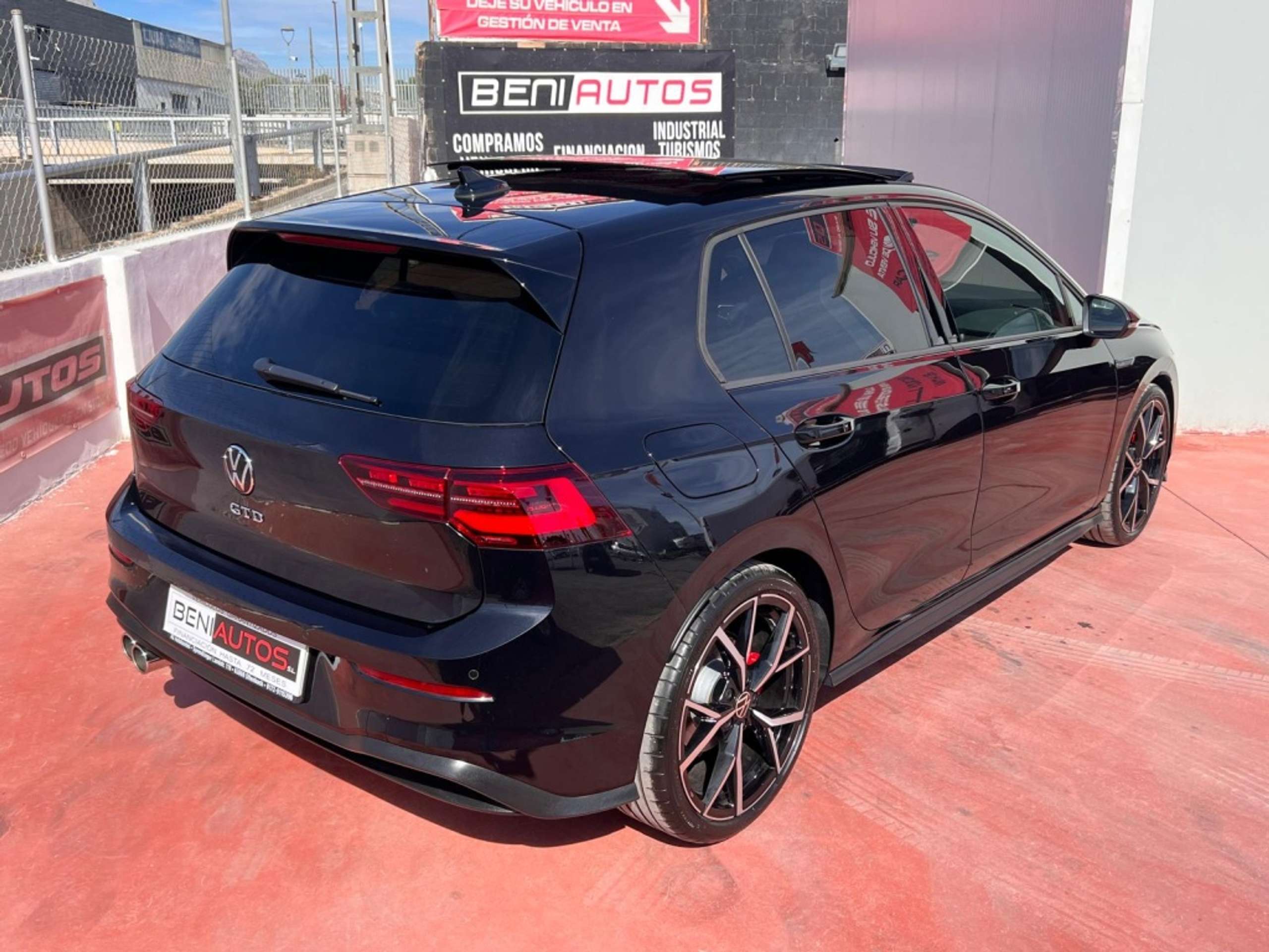 Volkswagen - Golf