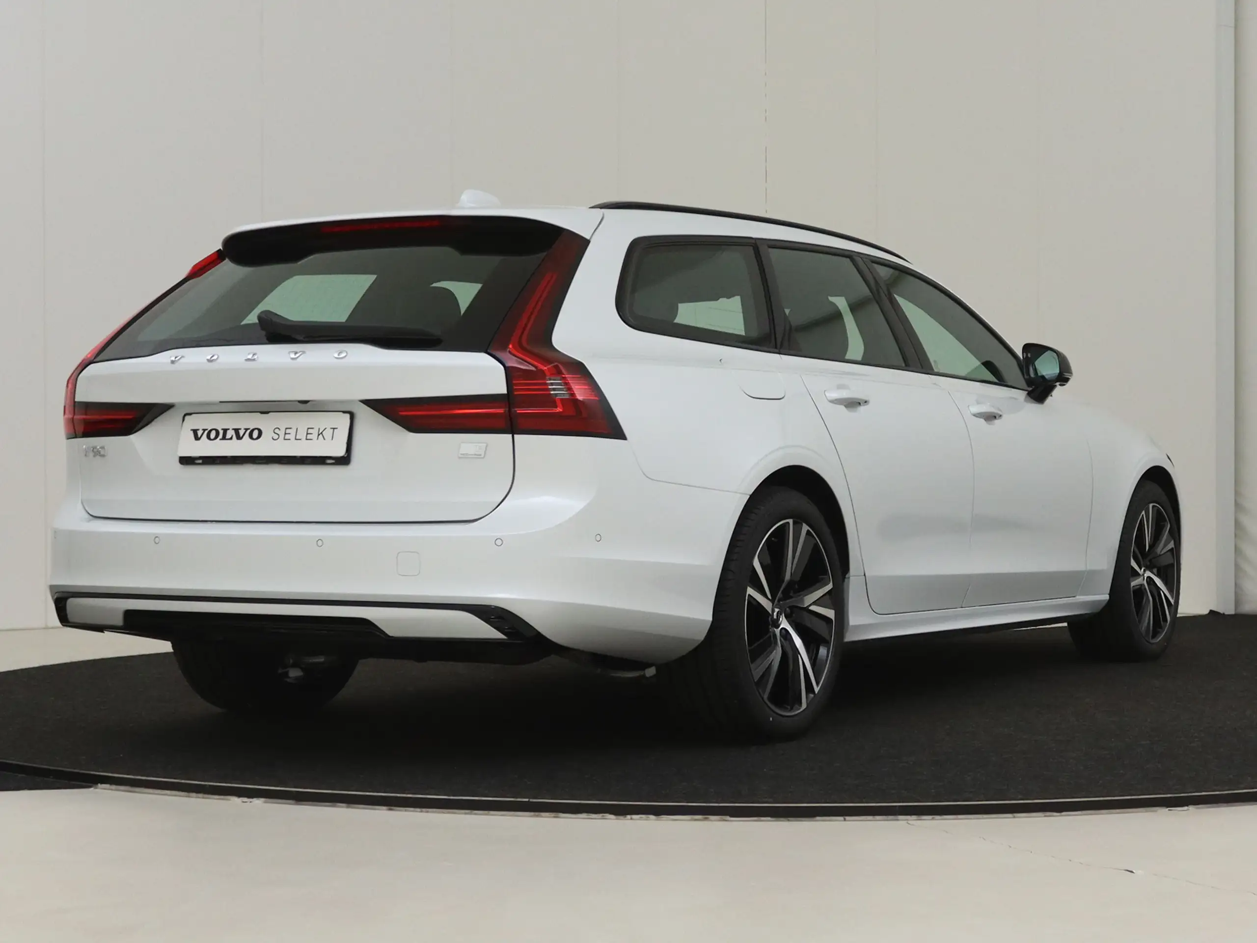 Volvo - V90