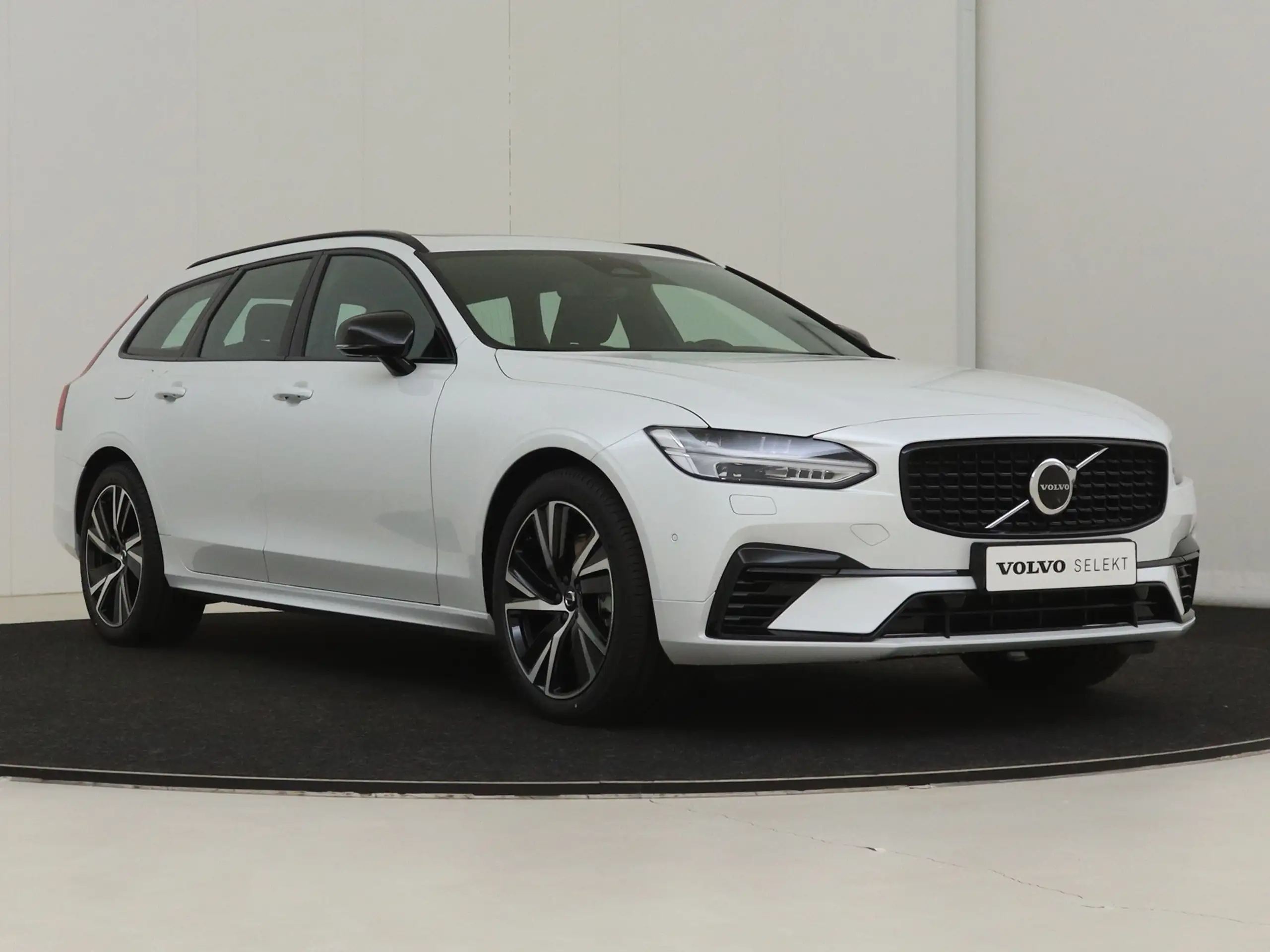 Volvo - V90