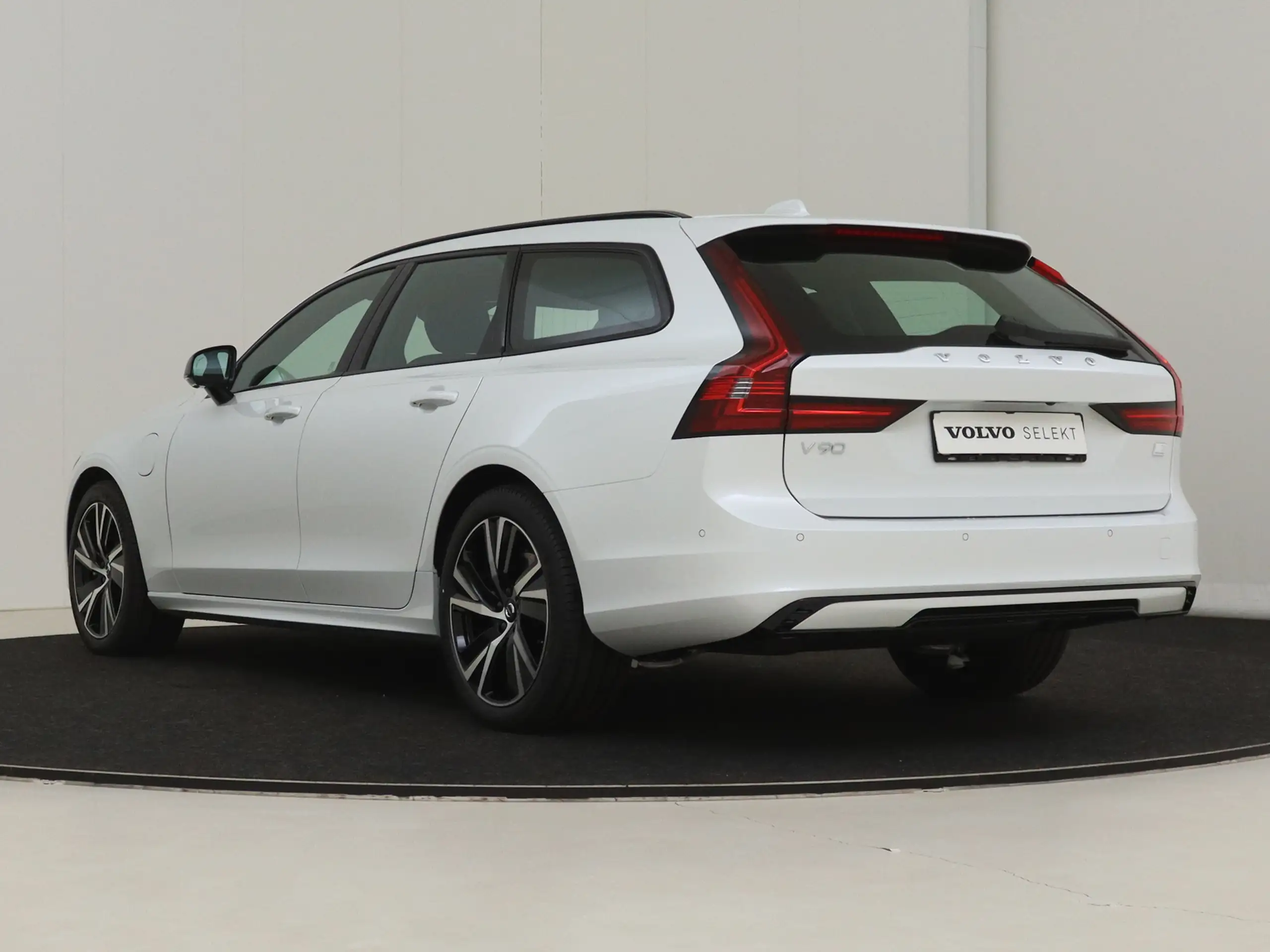 Volvo - V90