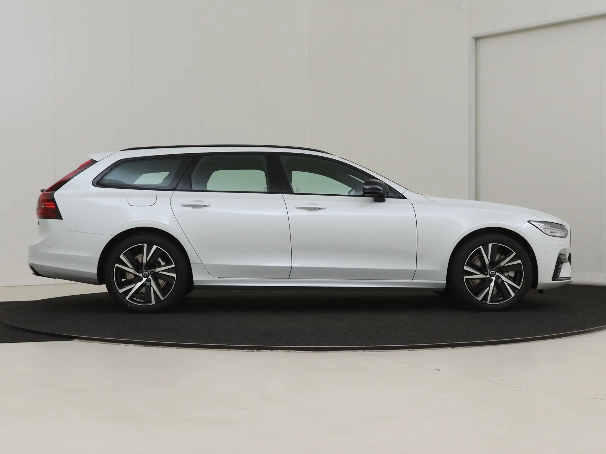 Volvo - V90