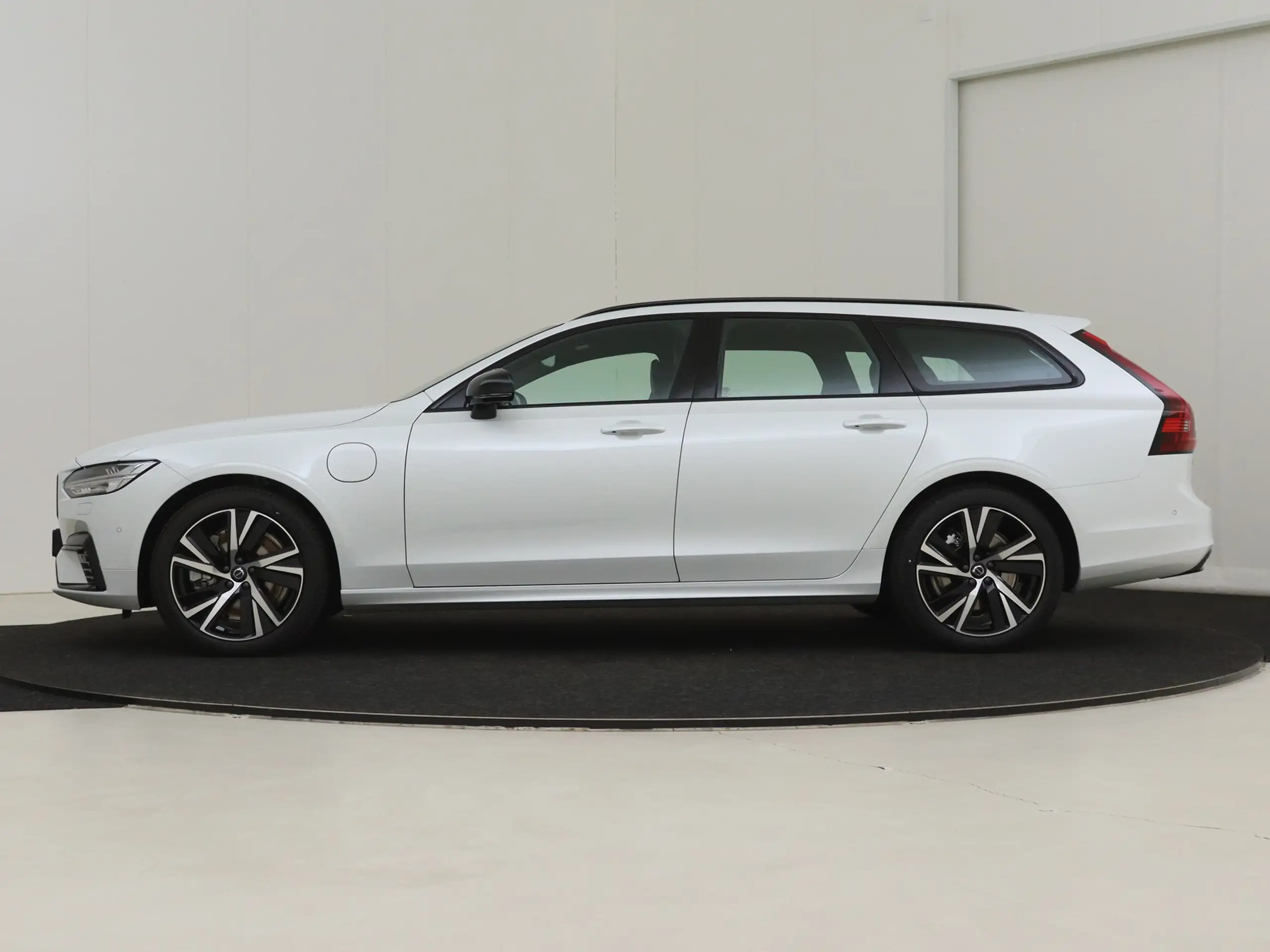 Volvo - V90