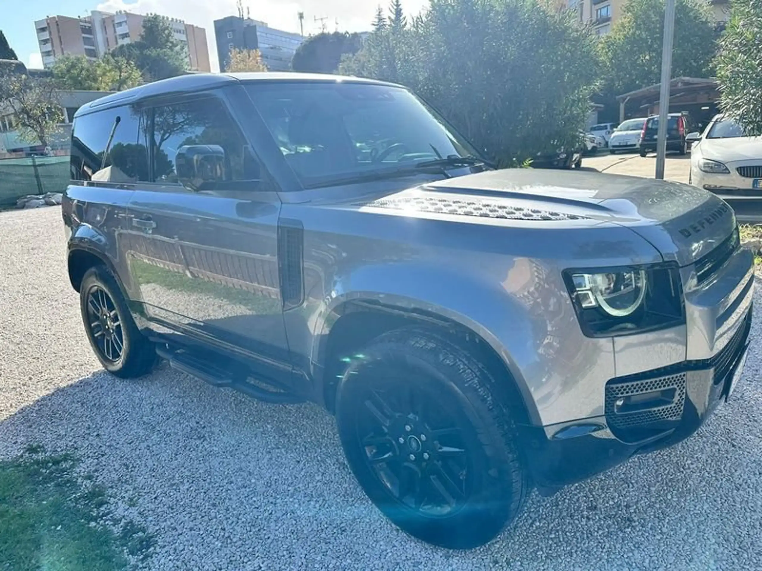 Land Rover - Defender