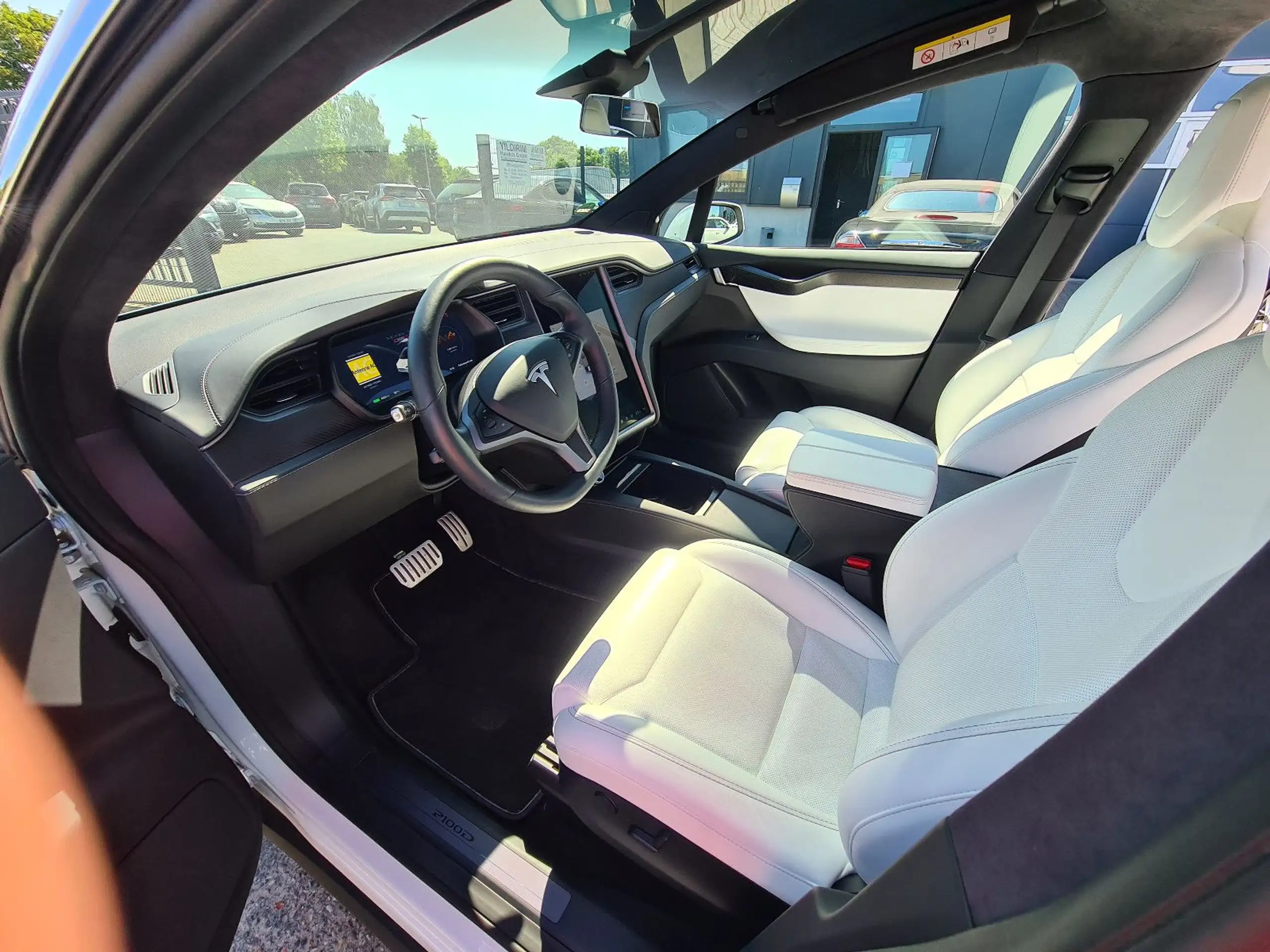 Tesla - Model X