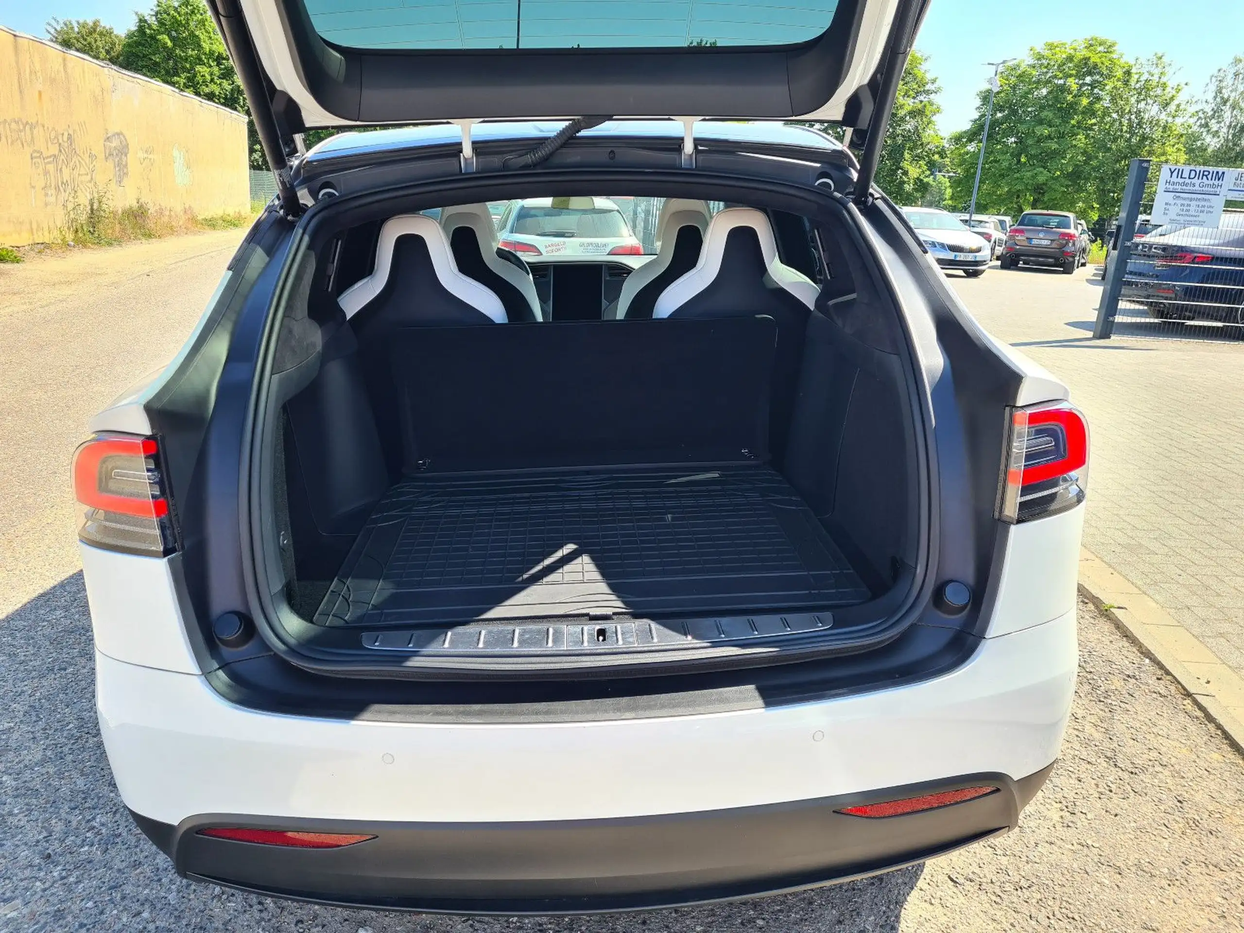 Tesla - Model X