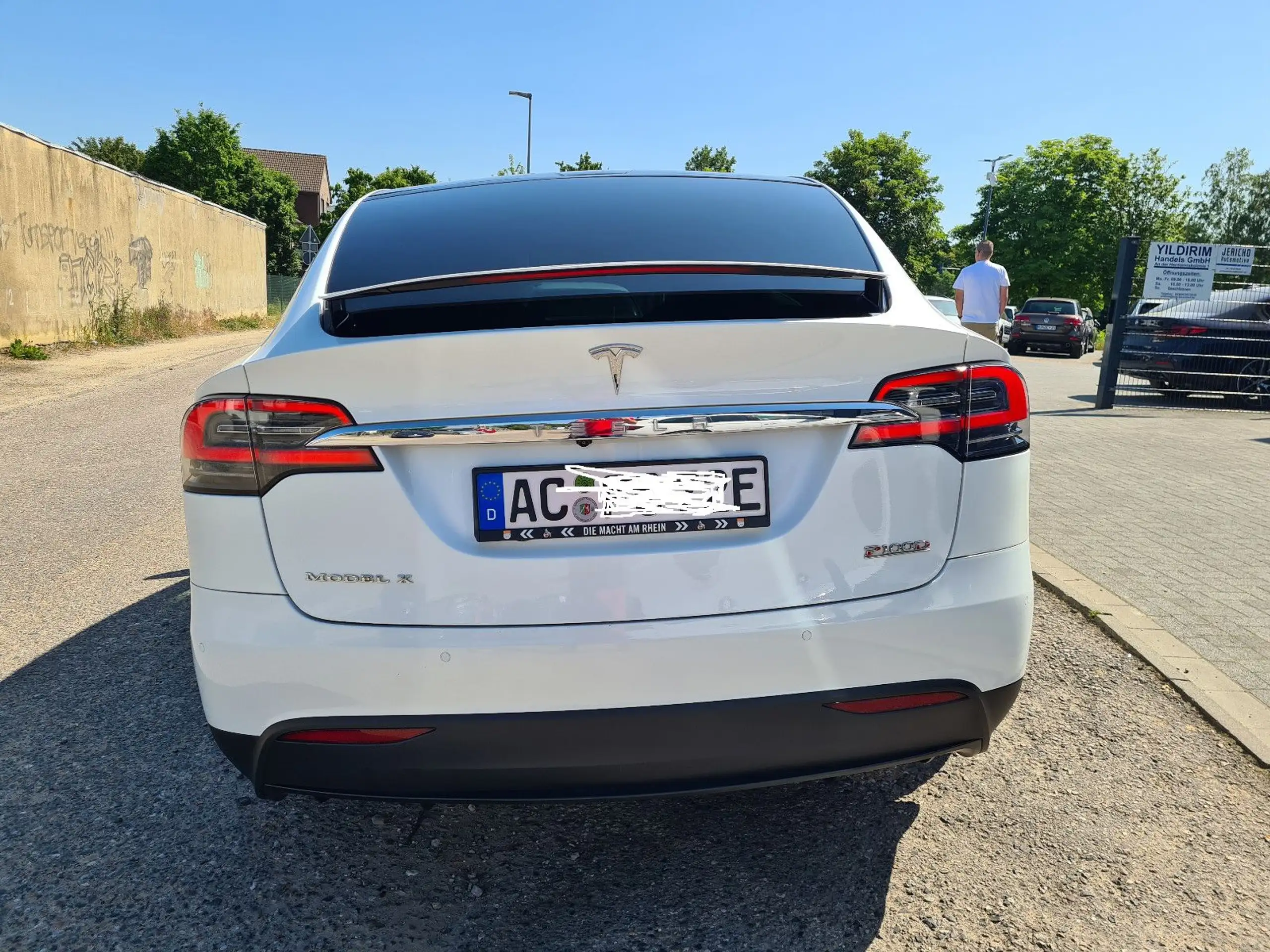 Tesla - Model X