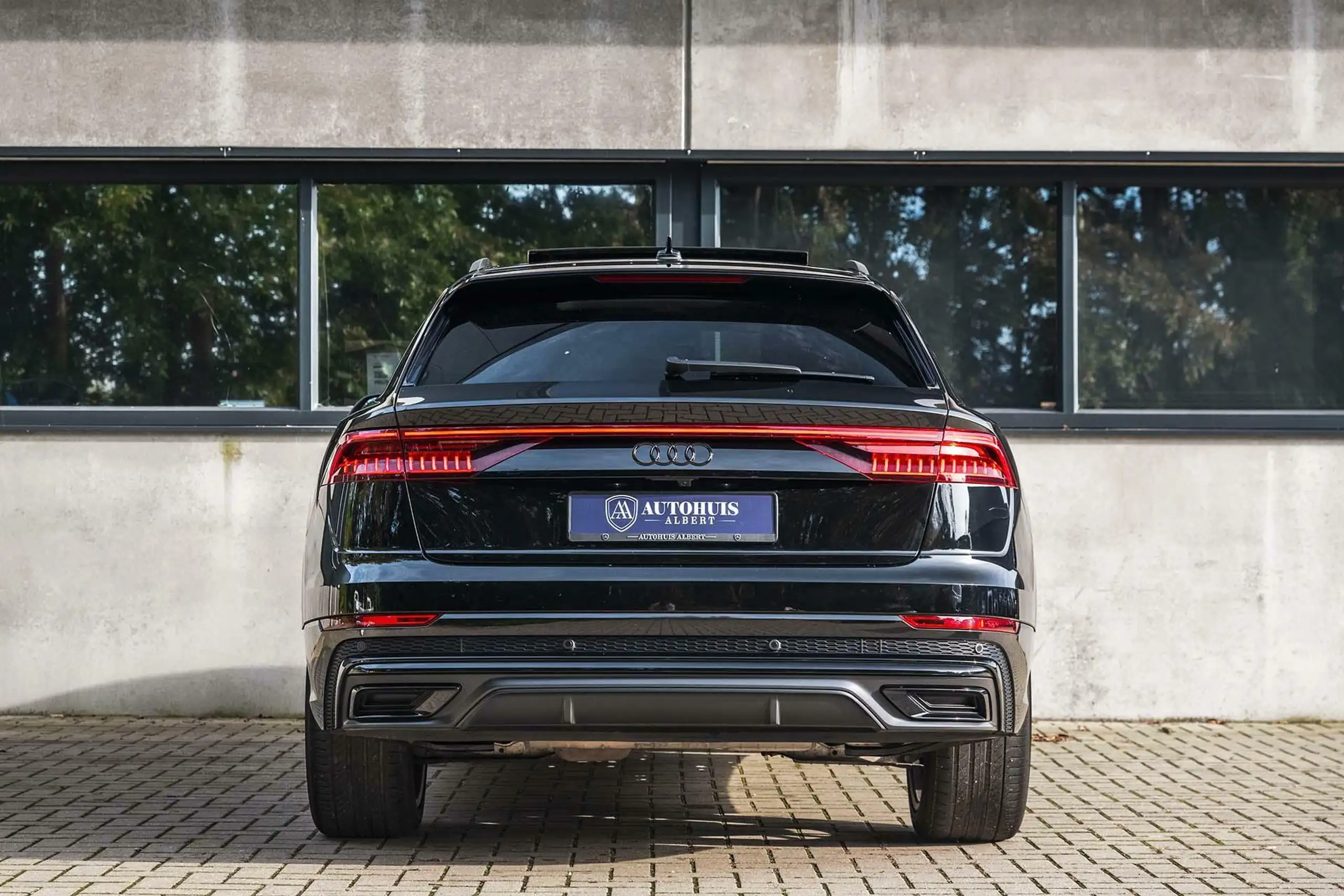 Audi - Q8