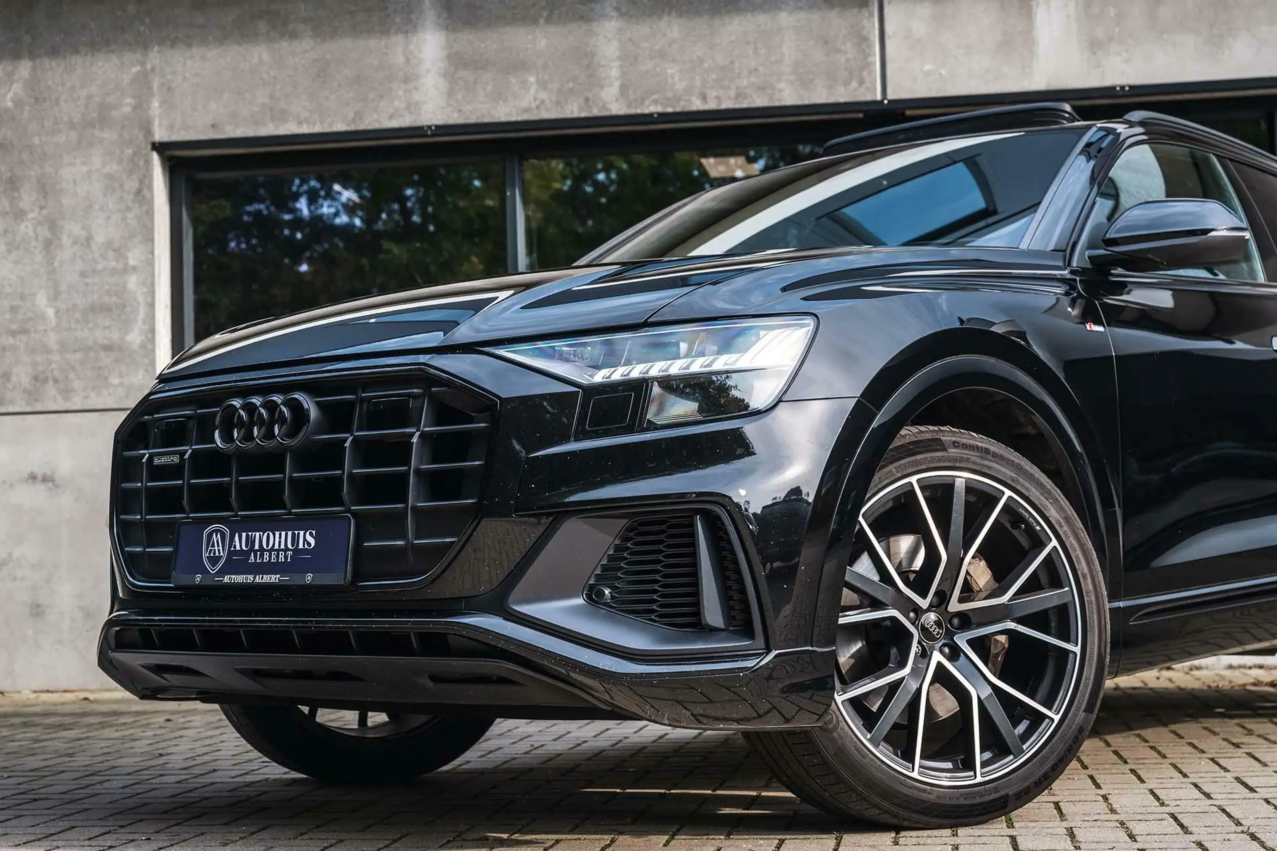 Audi - Q8