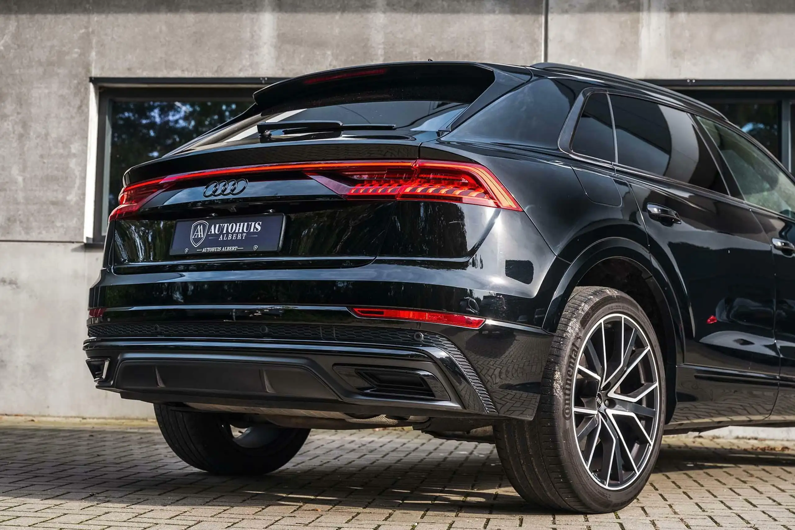 Audi - Q8