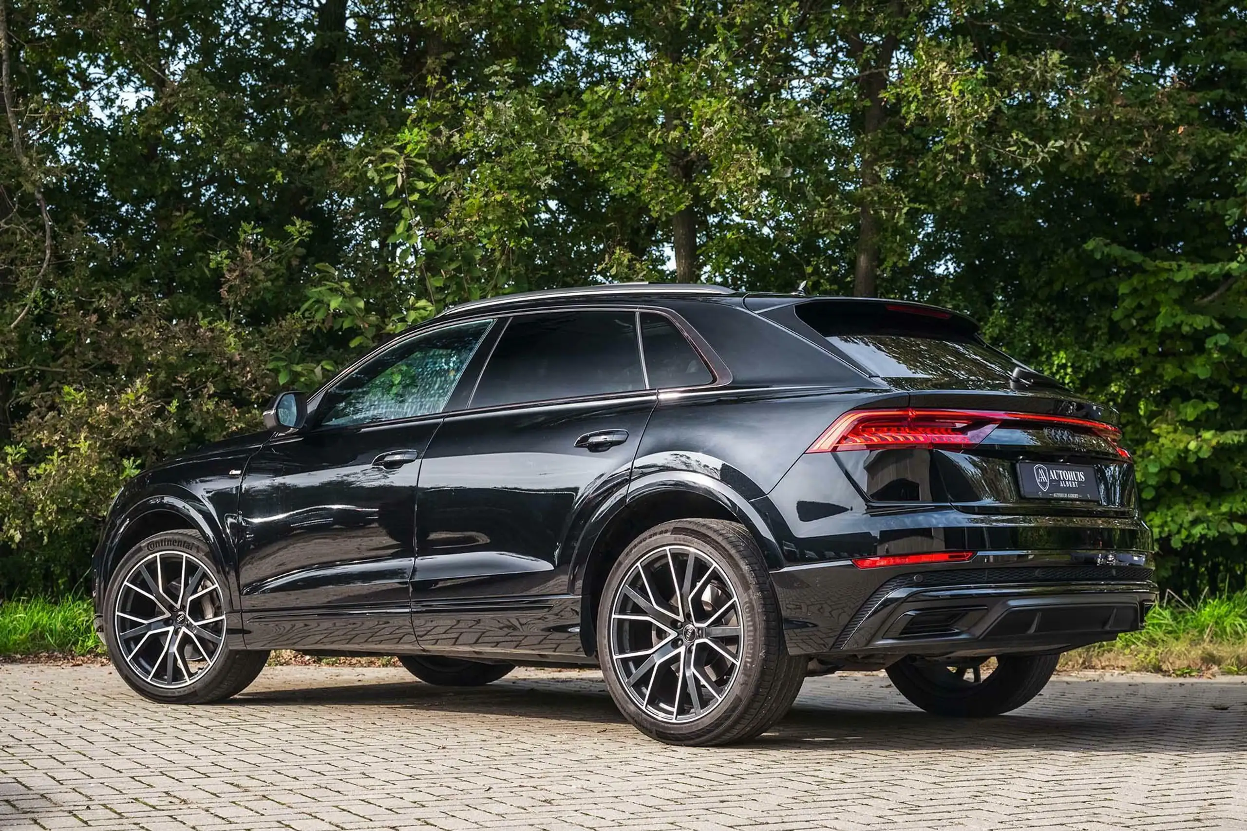 Audi - Q8