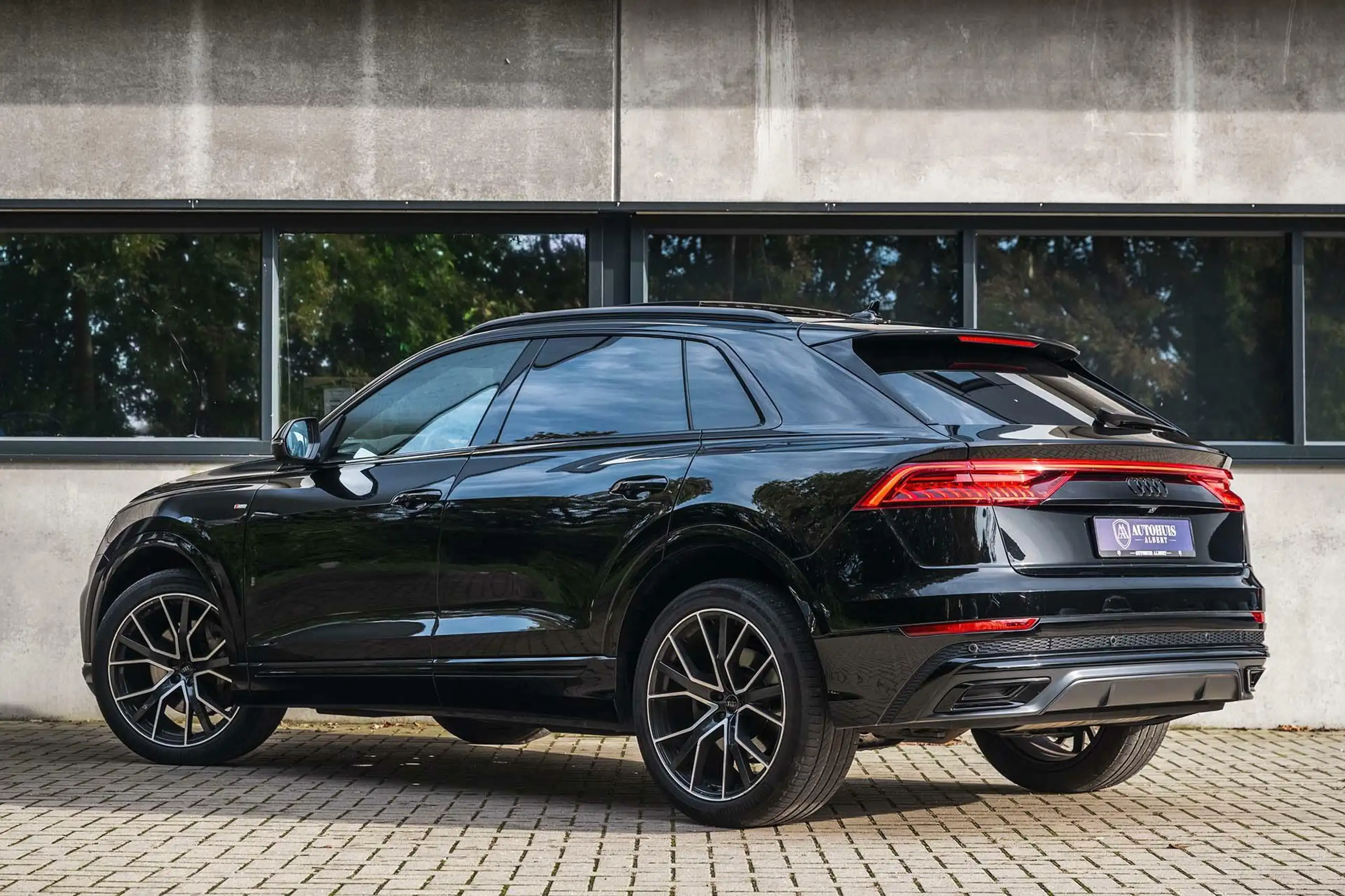 Audi - Q8