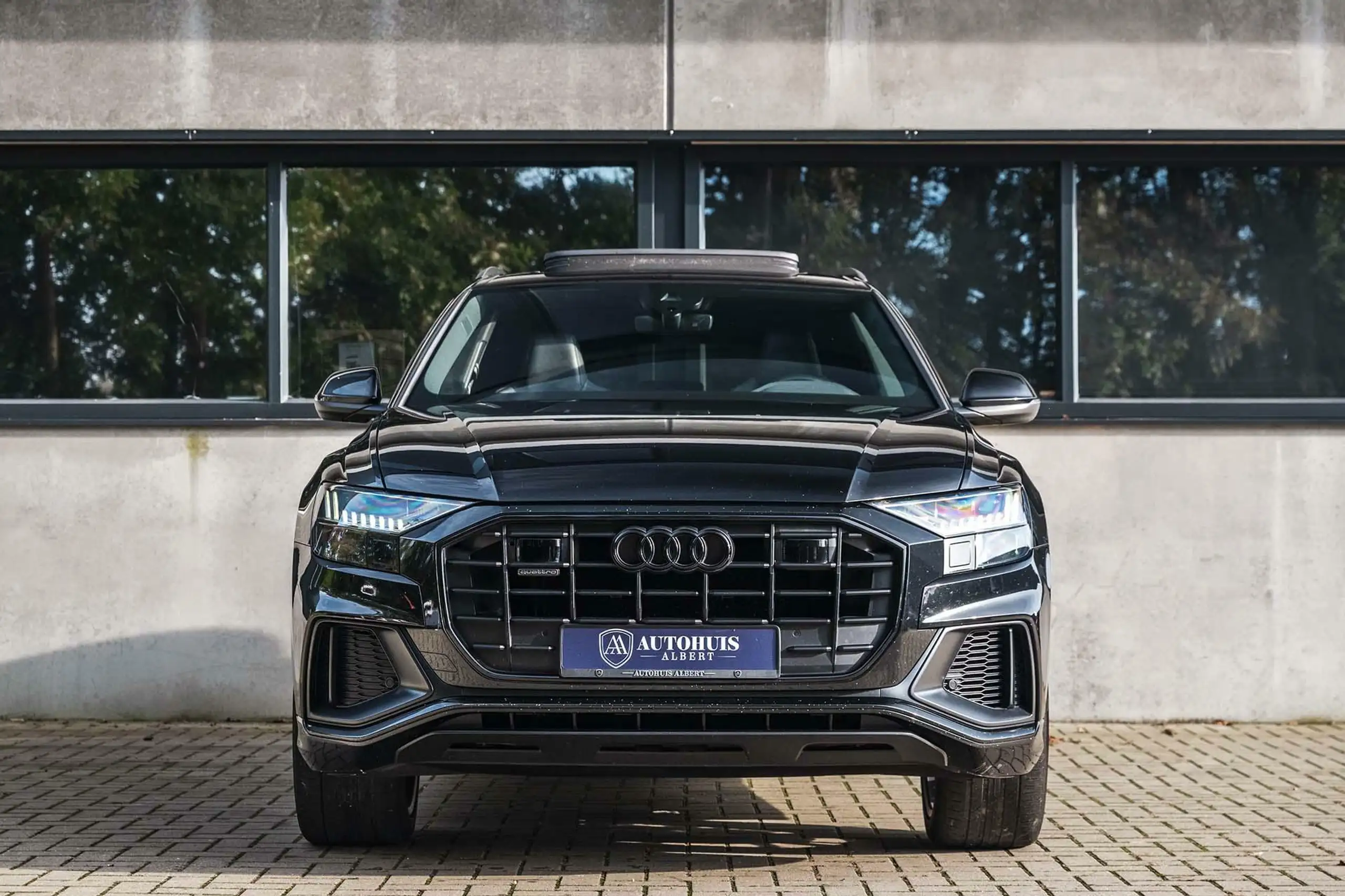 Audi - Q8