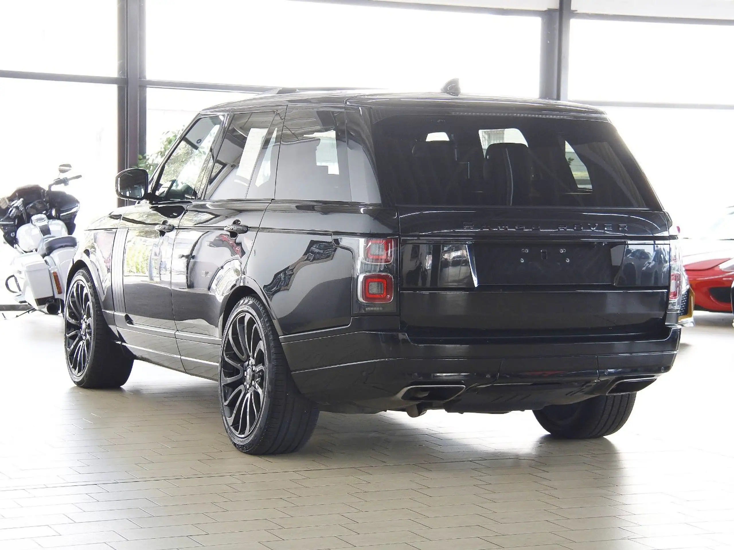 Land Rover - Range Rover