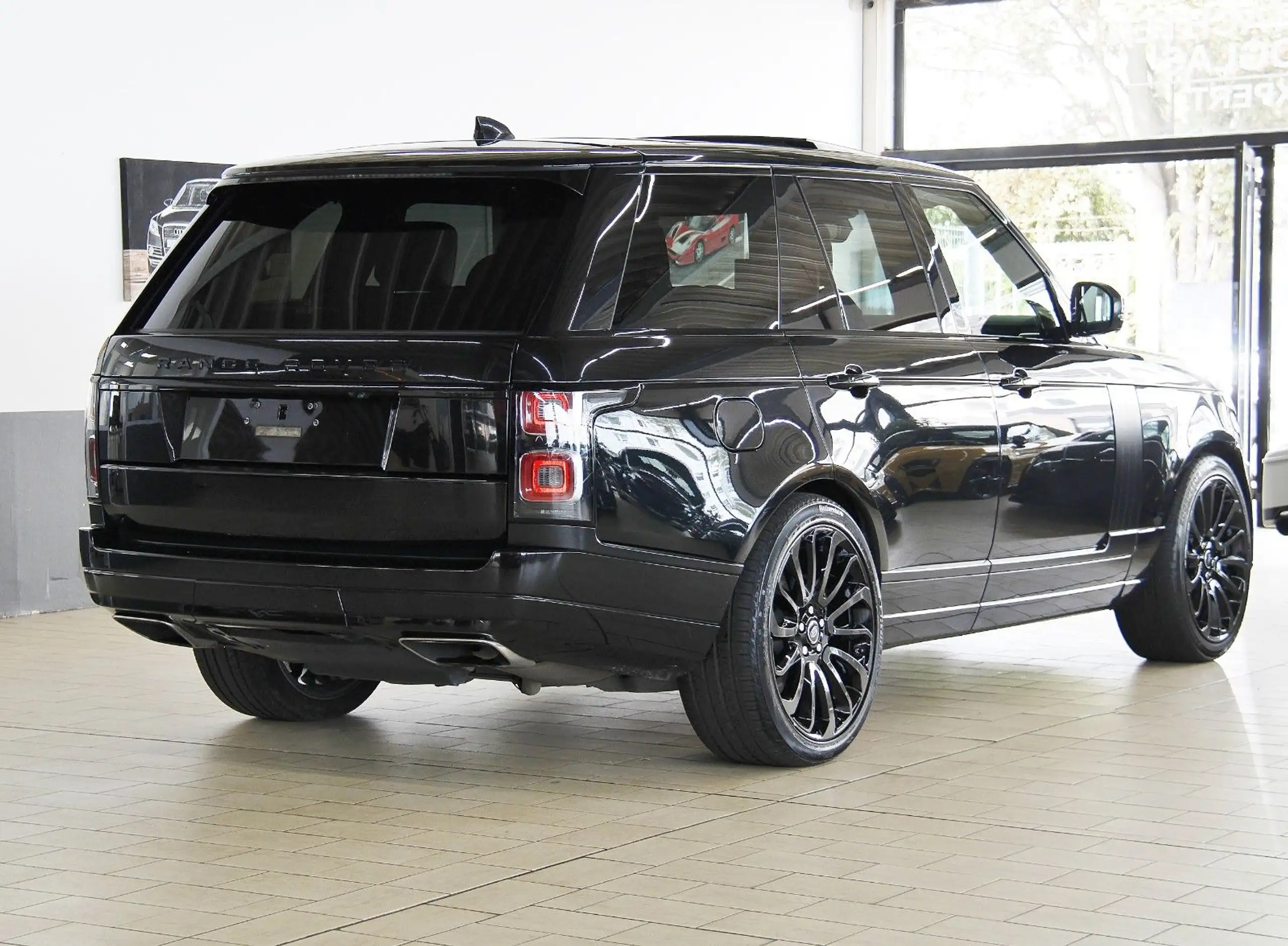 Land Rover - Range Rover