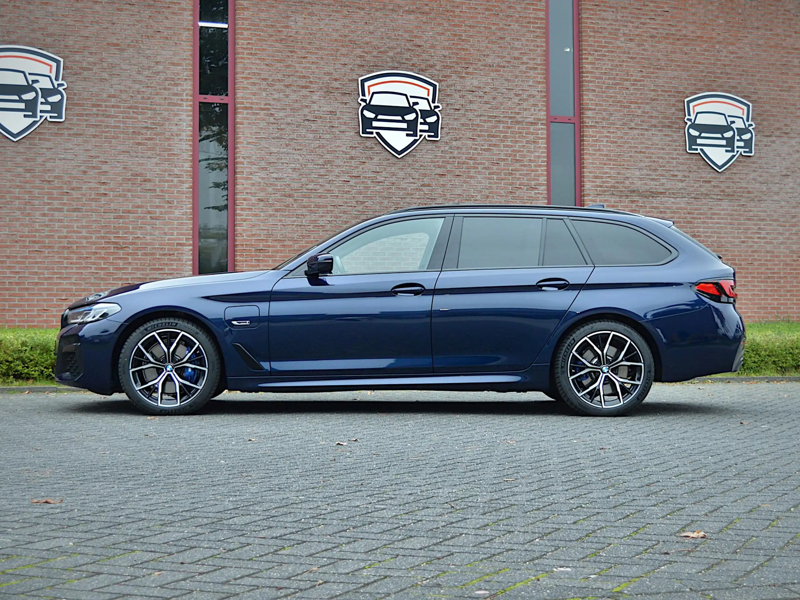 BMW - 530