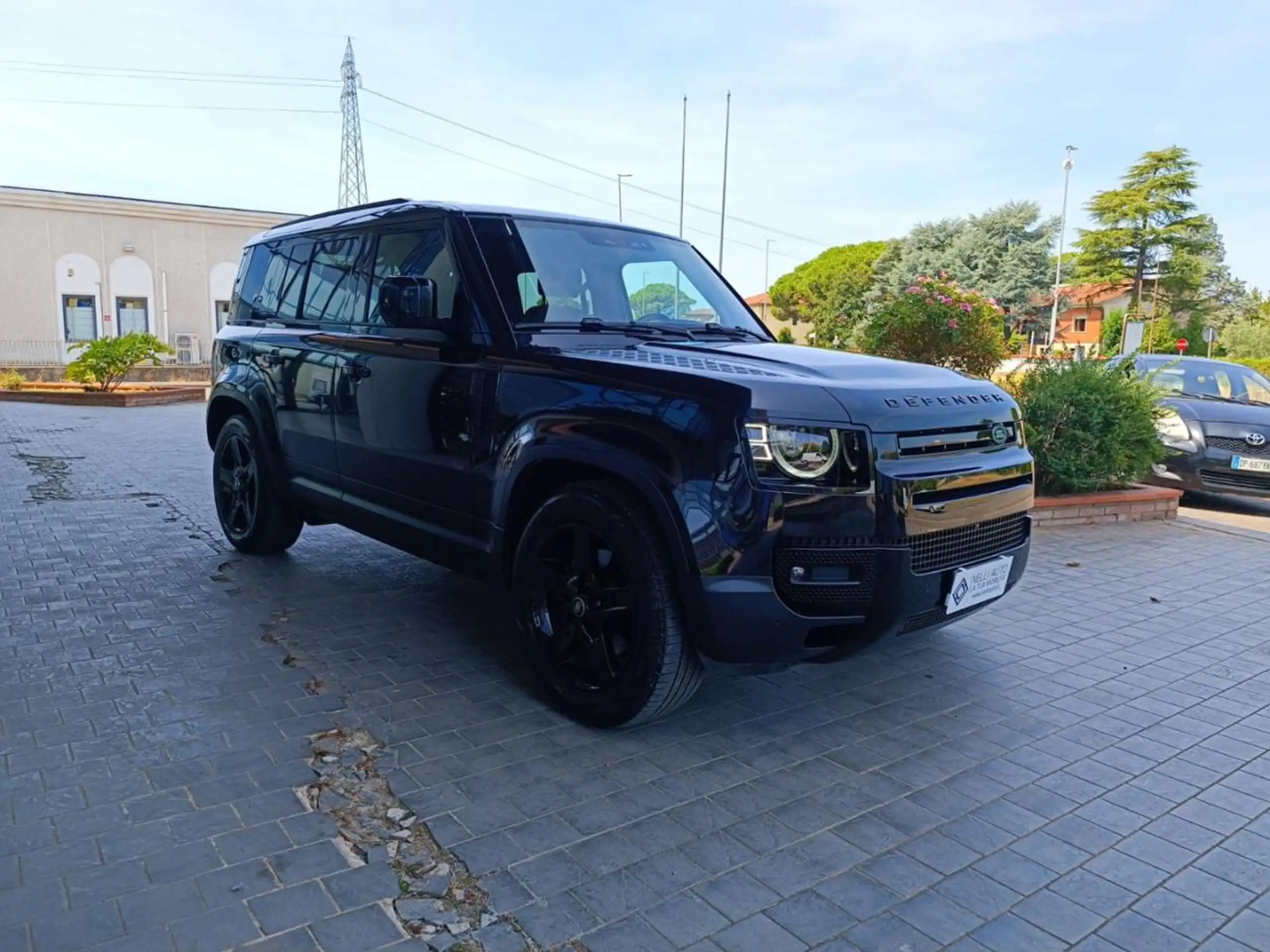 Land Rover - Defender