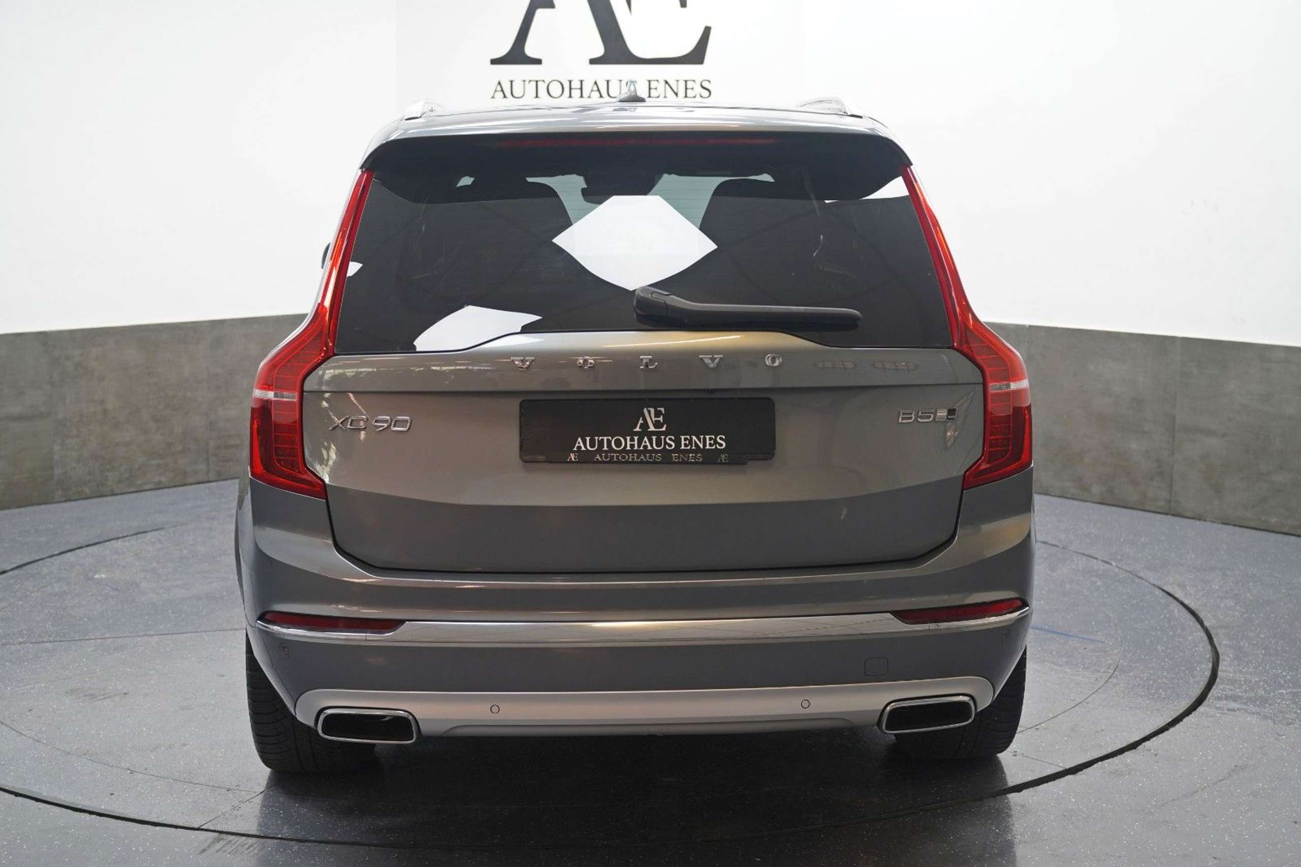 Volvo - XC90