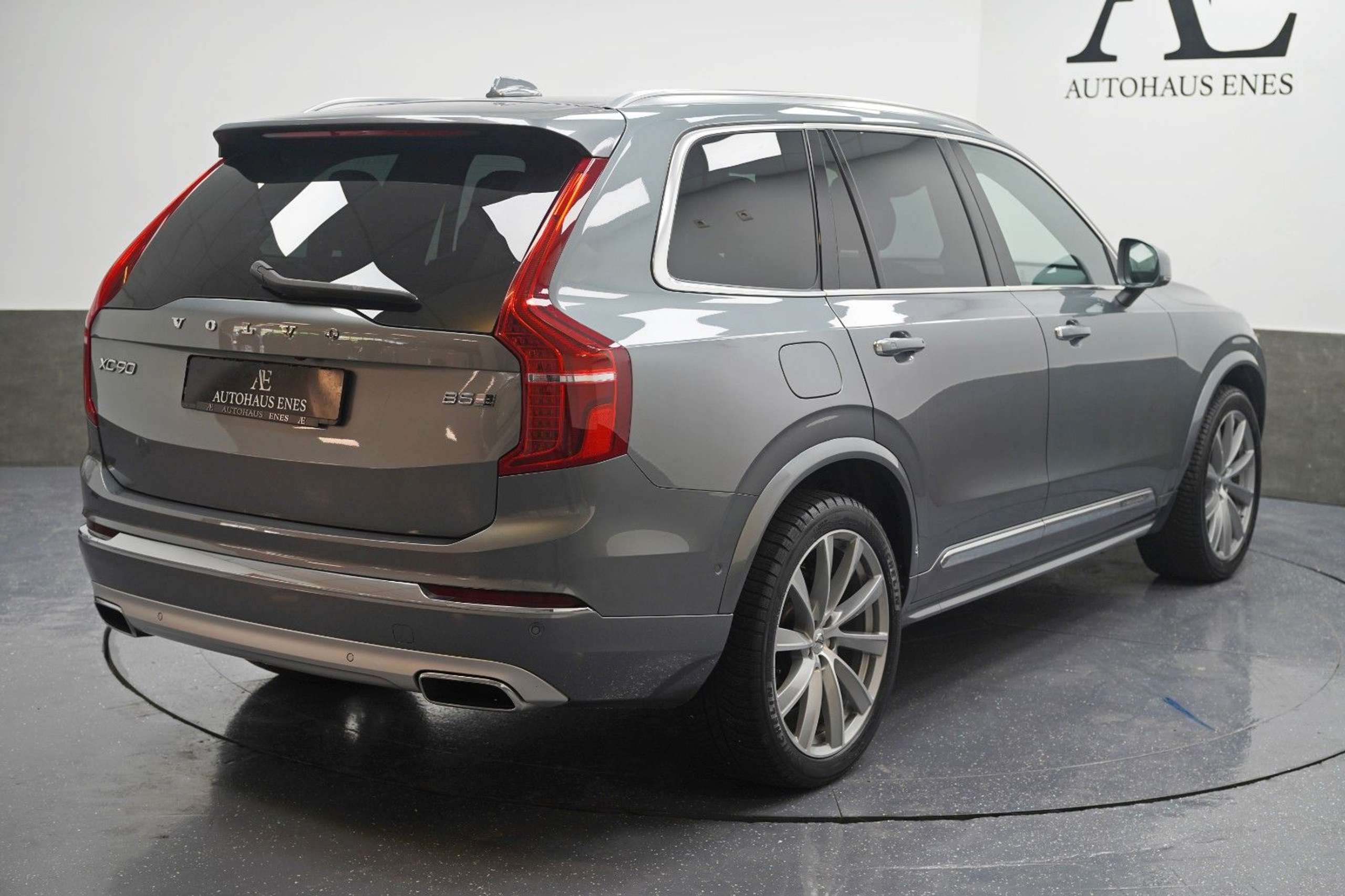 Volvo - XC90