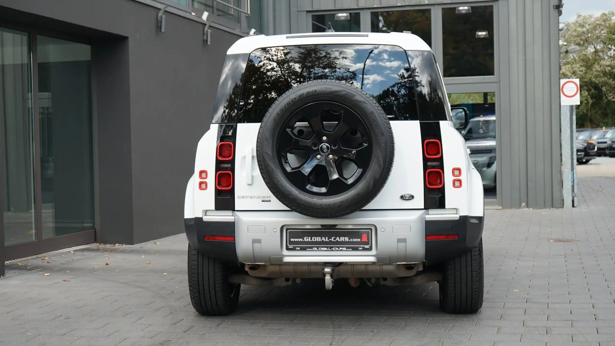 Land Rover - Defender