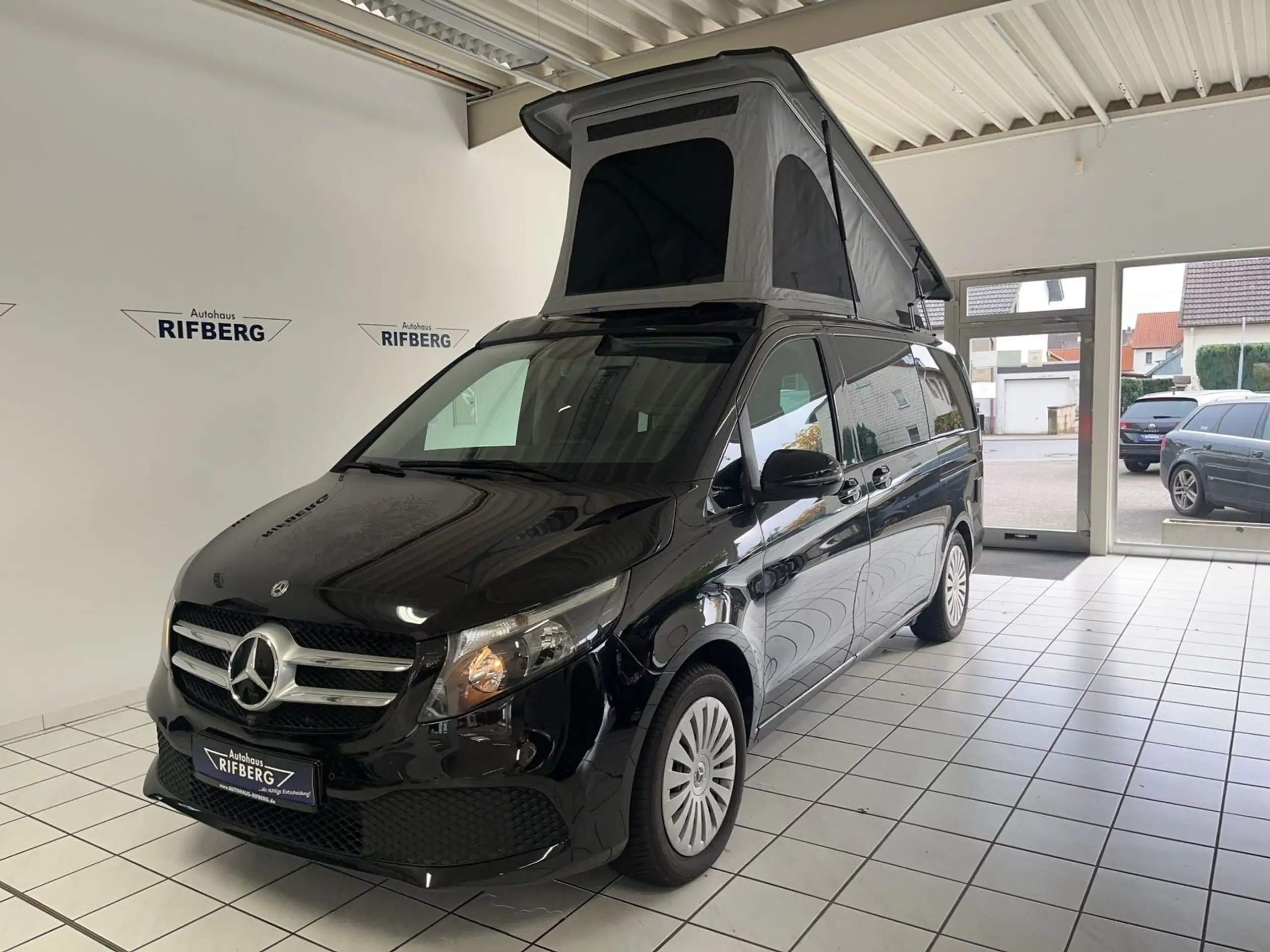 Mercedes-Benz - V 250