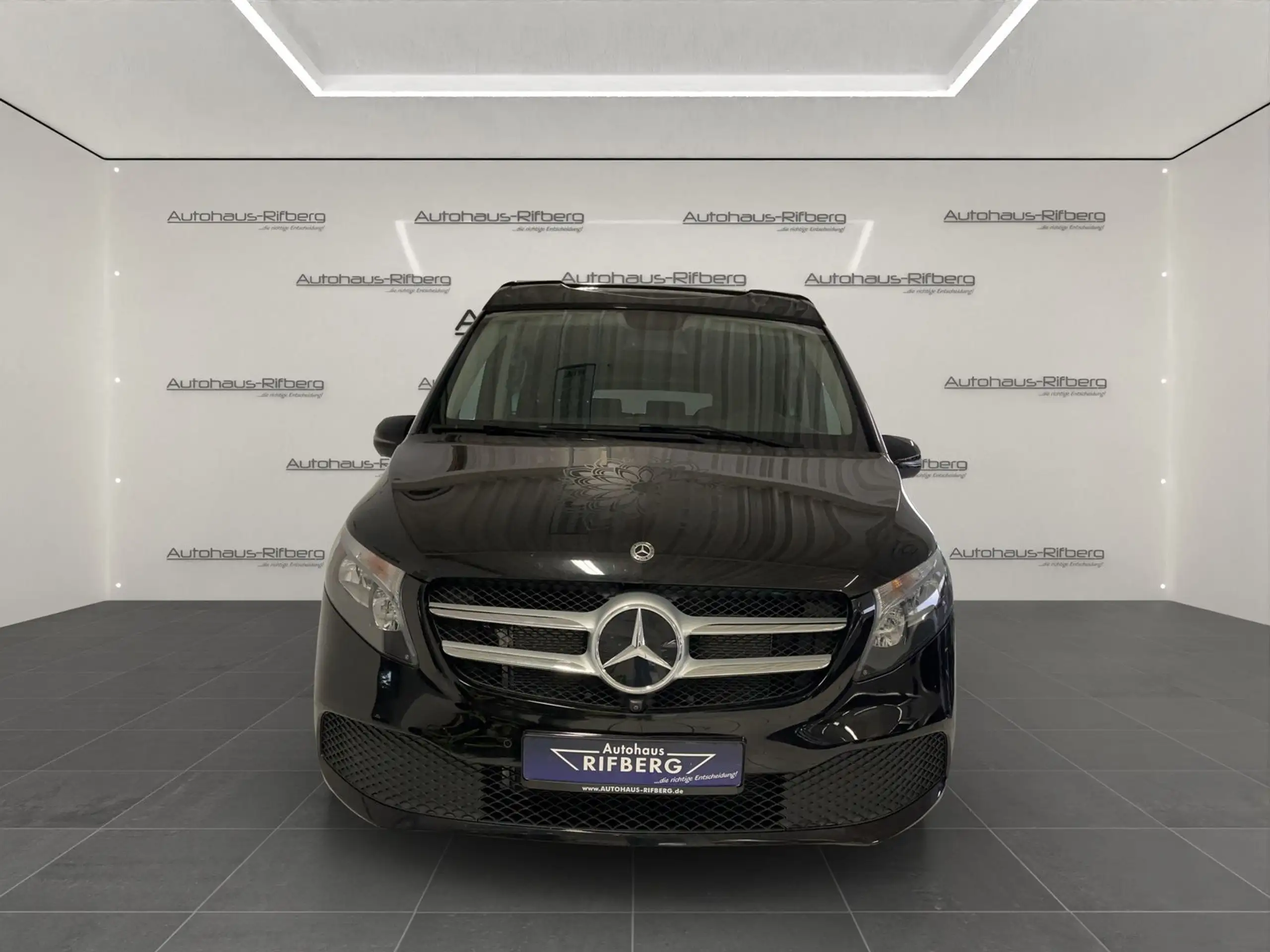 Mercedes-Benz - V 250