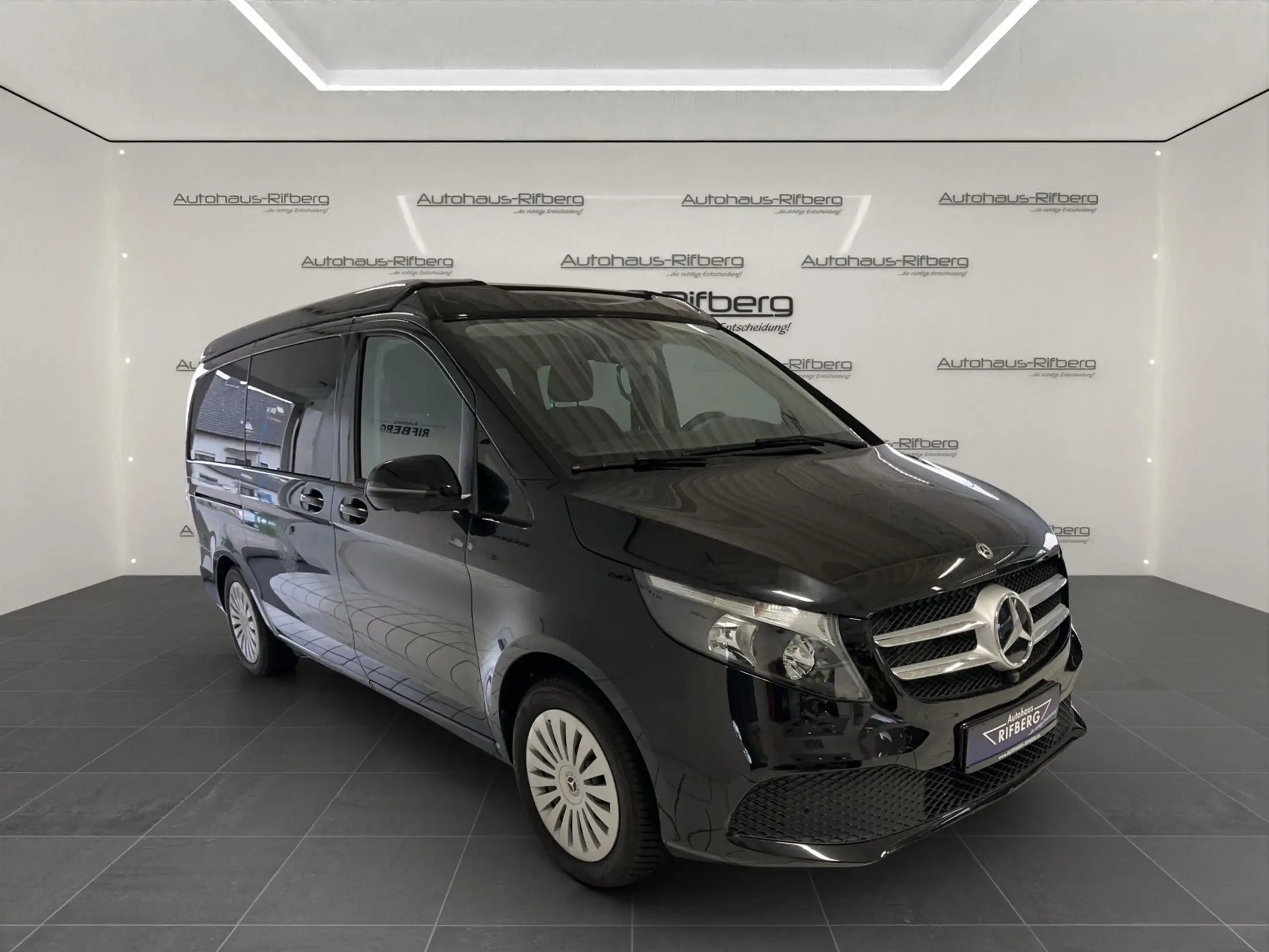 Mercedes-Benz - V 250