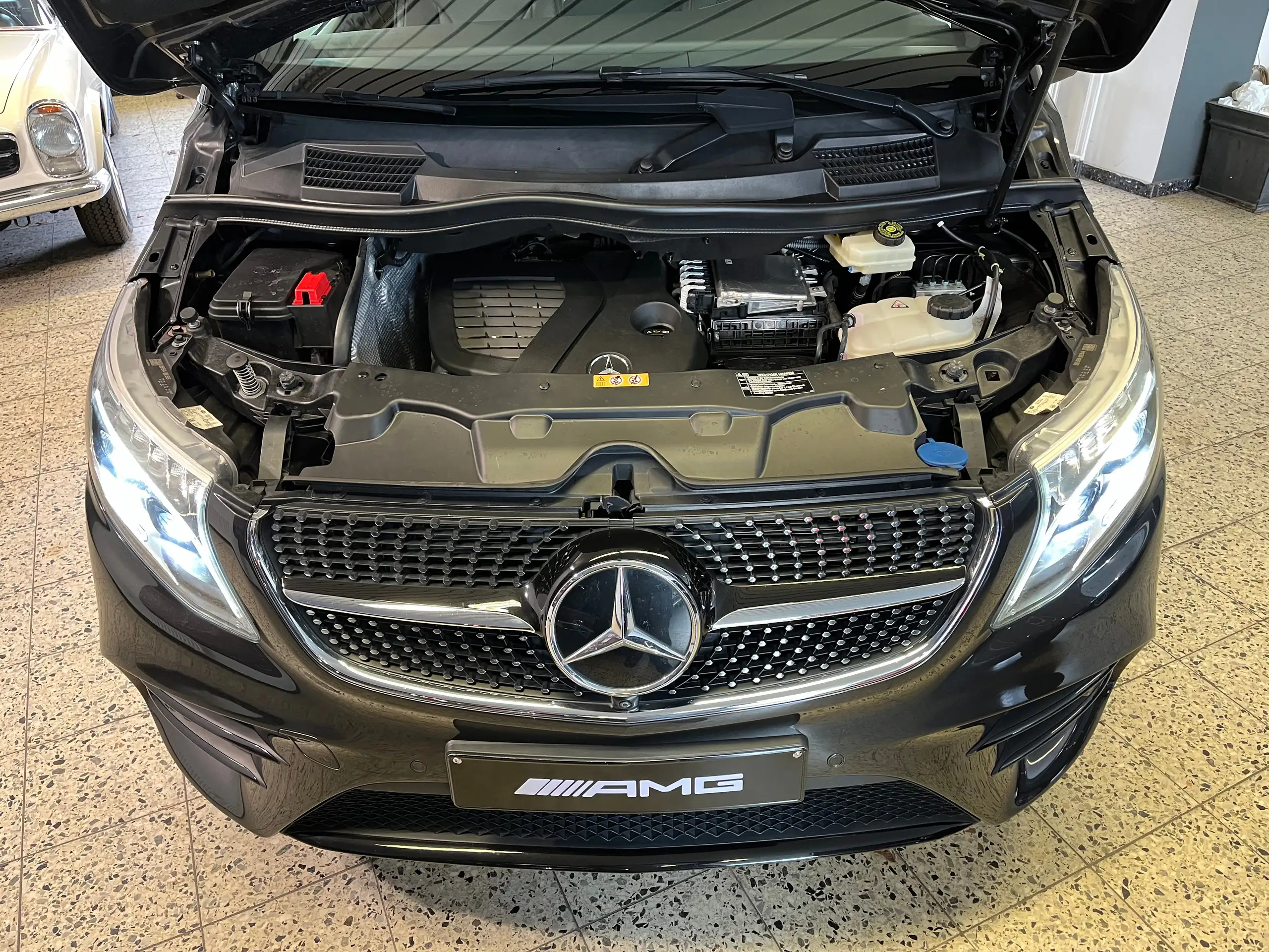 Mercedes-Benz - V 300