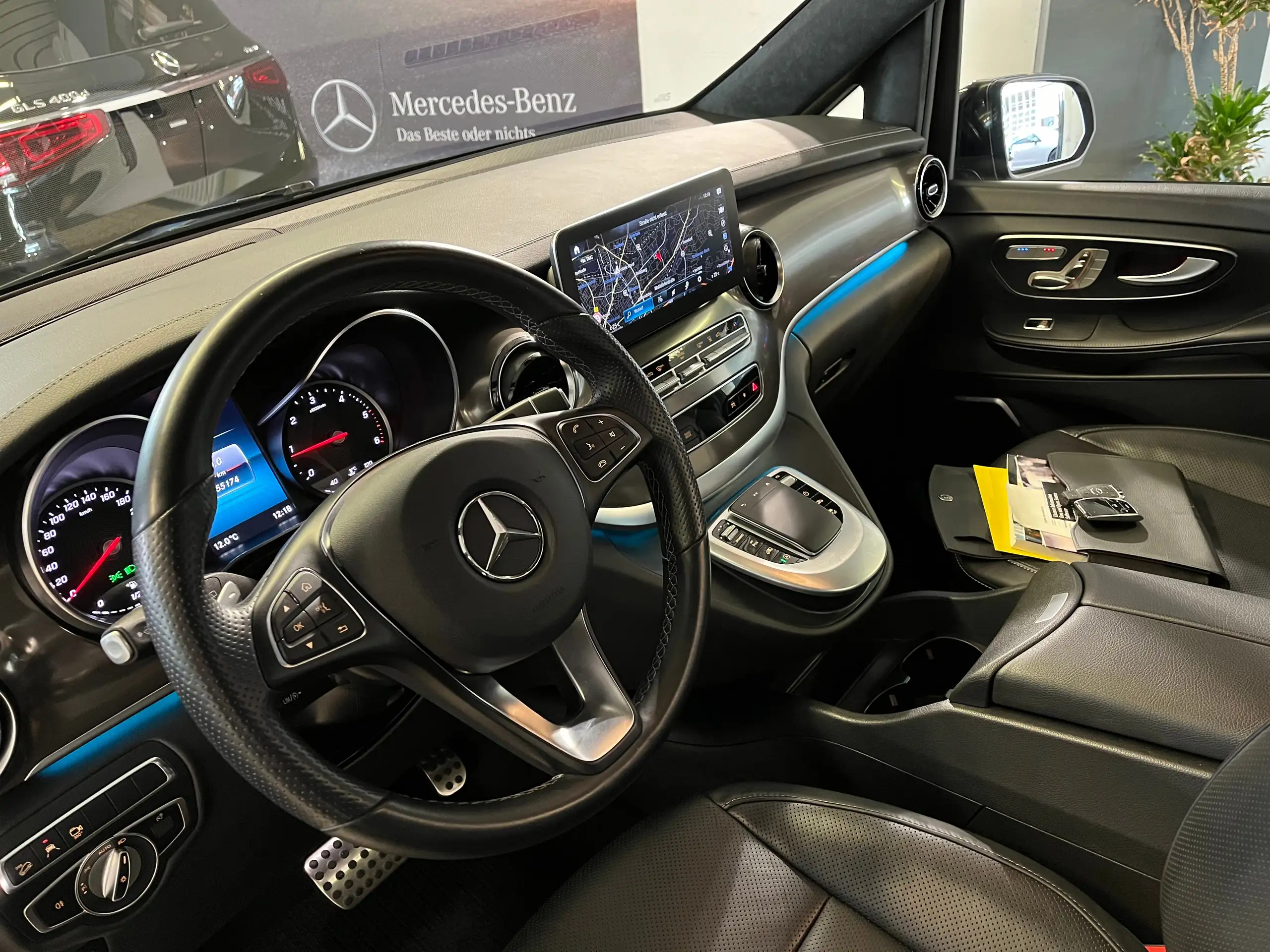 Mercedes-Benz - V 300